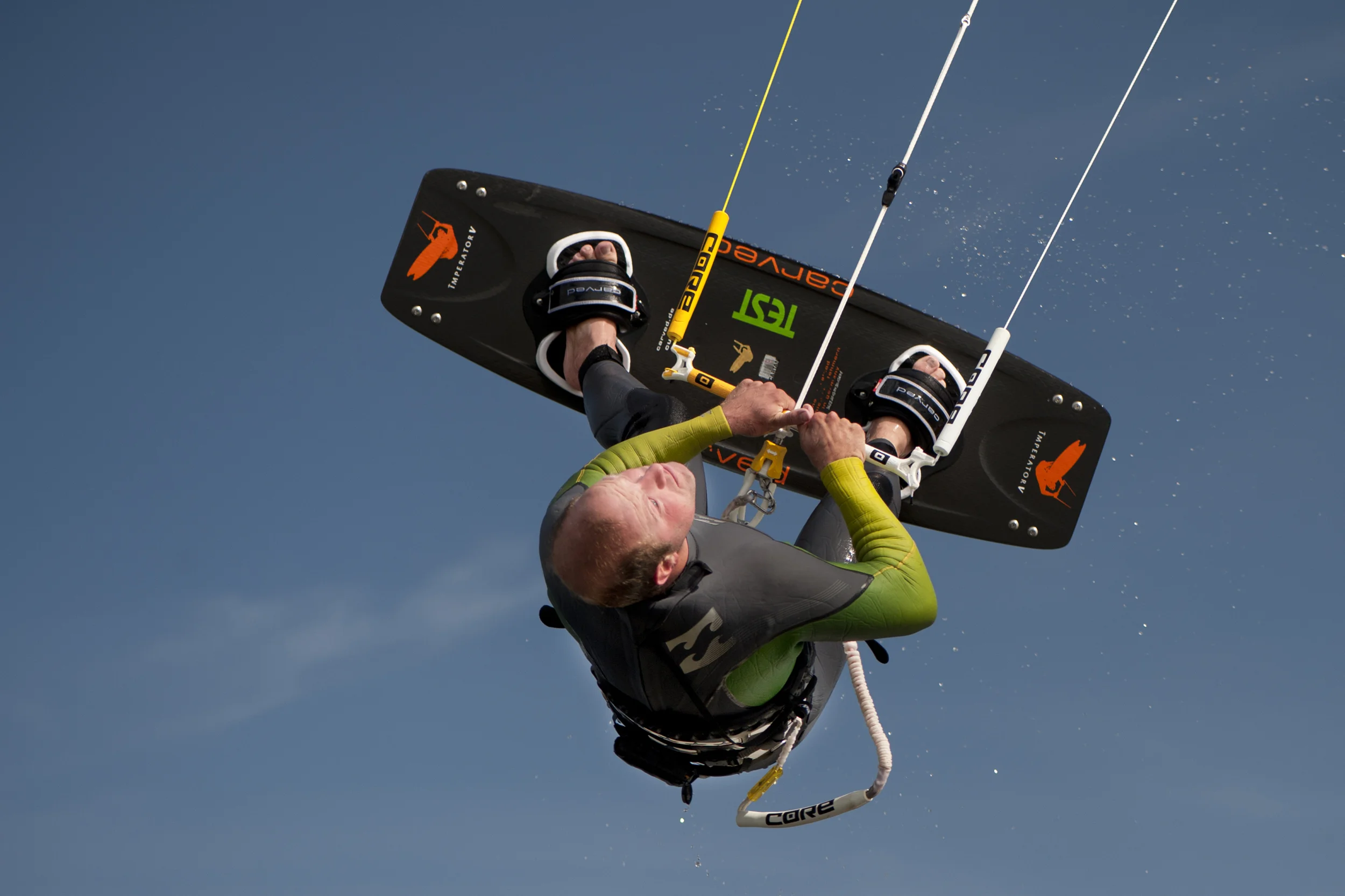 Kitesurfer in der Luft