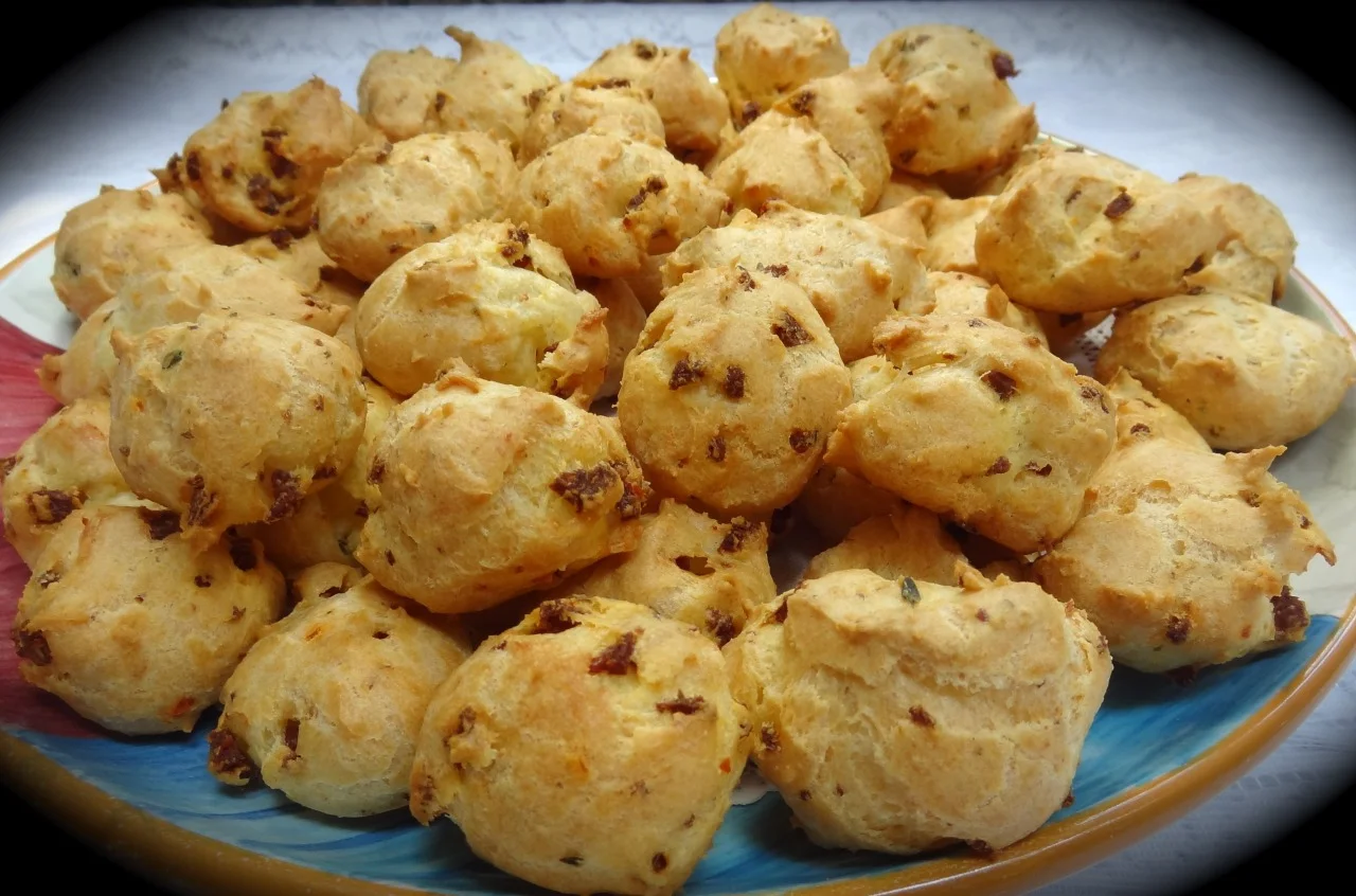 My mother always said &#8220;don&#8217;t try out new recipes on guests.&#8221; Because what if the recipe doesn&#8217;t work or we don&#8217;t like it and so on and so on and then there might be nothing to eat.
Well, first, there is never nothing to…