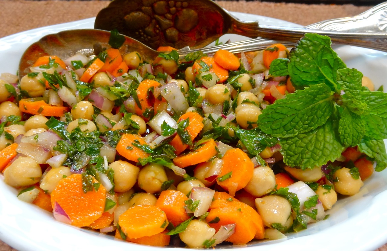 I’ve learned that if you serve salads that are colorful, that don’t have the same-old, same-old greens but do contain some interesting ingredients, even people who say they hate salads will eat them. Or at least try them.A few days ago I posted a re…