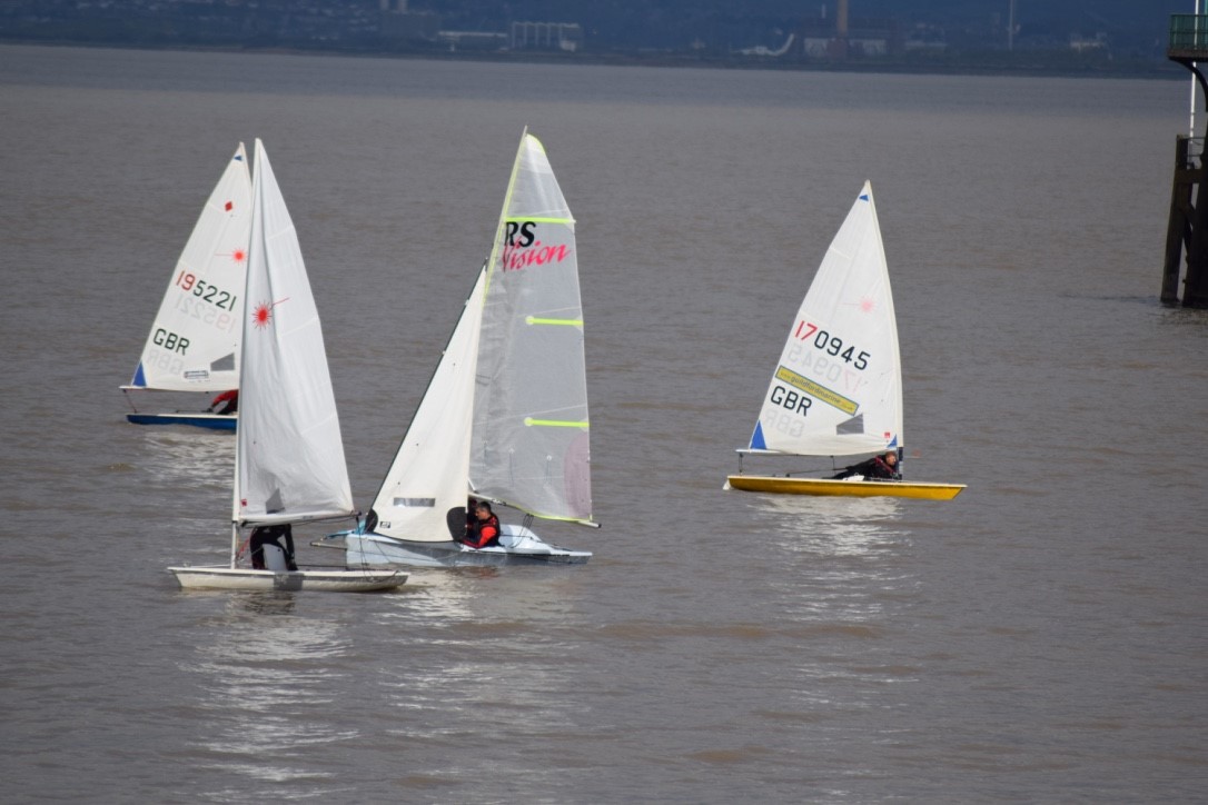 Boats struggle to make progress during Clevedon's Easter Bonnet Race