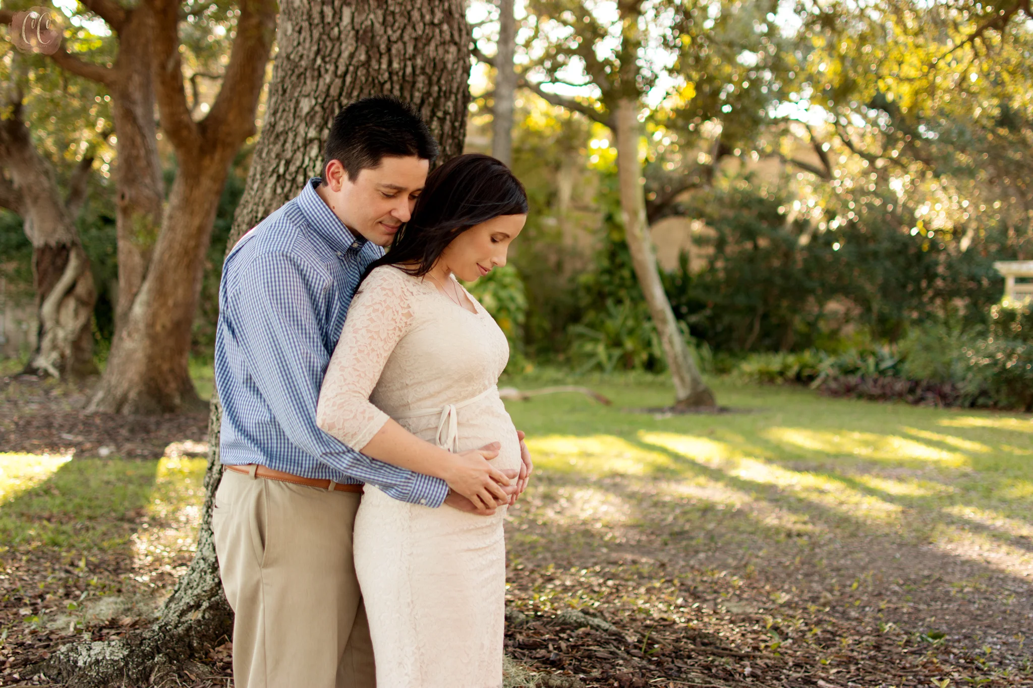 Couples maternity session at The Tampa Garden Club with family photographer Carlie Chew Photography