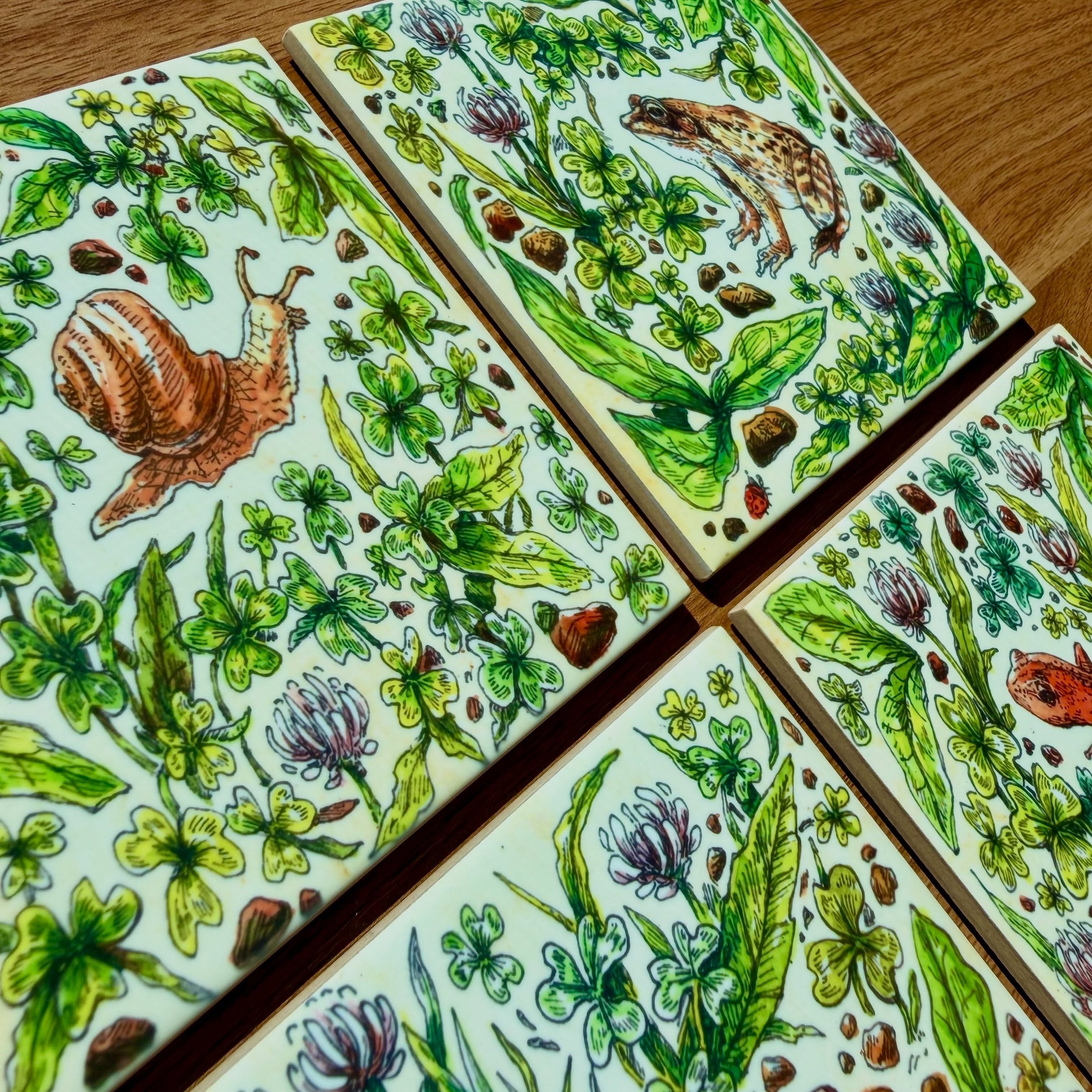 One of three new coaster sets I released this weekend on my website 🐌🐸🍀🪱 I love these little guys ! When I was a kid I used to fill sketchbook after sketchbook page with drawings of snails - it was one of the first things I learned how to draw. I