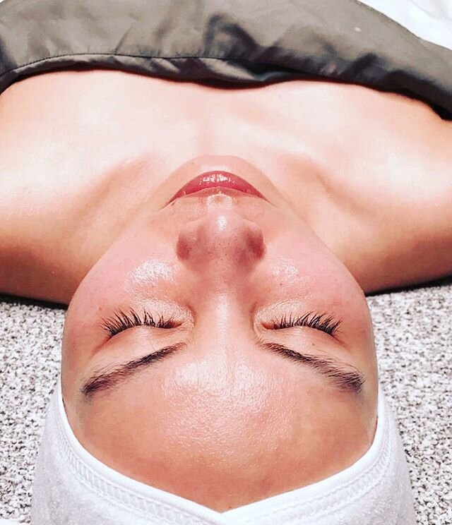 In need of a customized facial? Book online at puresugarhb.com or call (714)794-7245 ✨