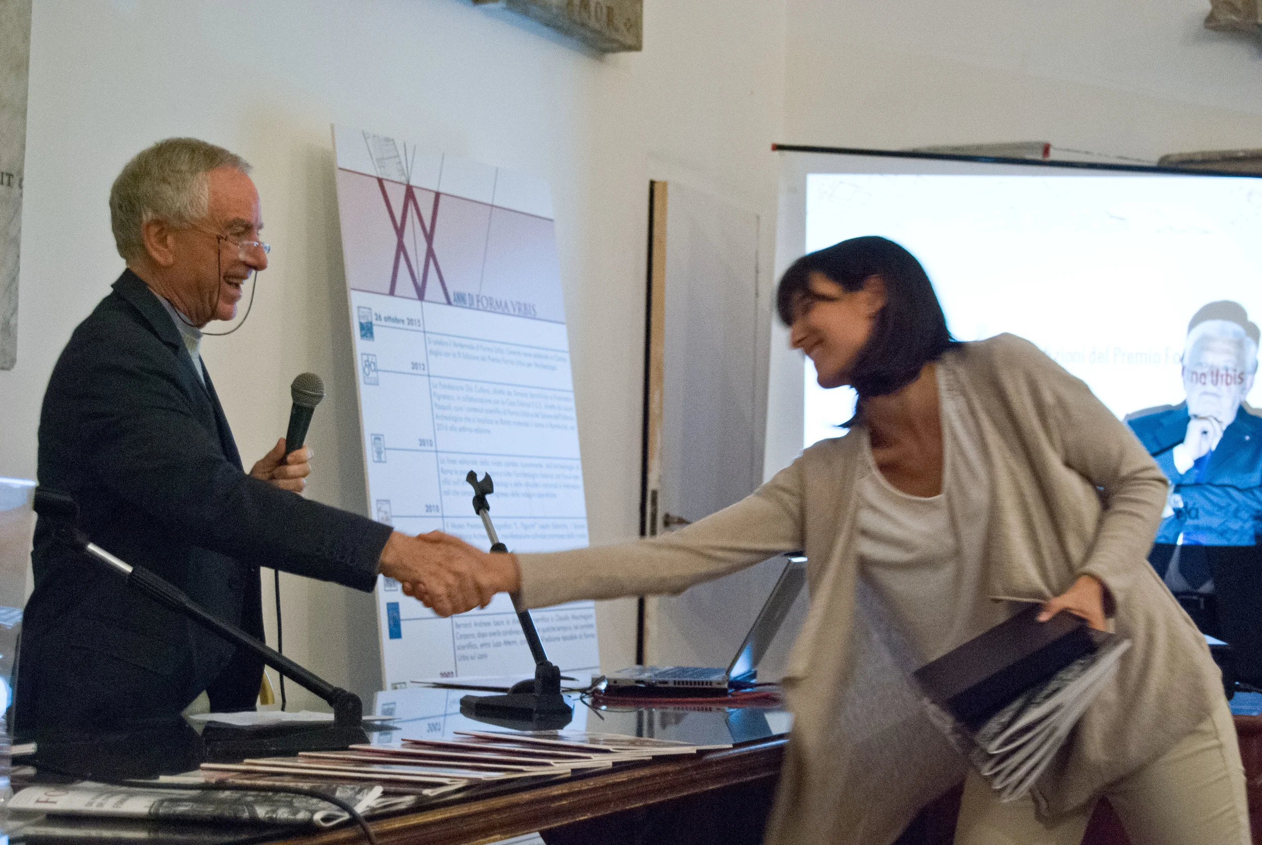 Valeria Volpe (quarta classificata) con Daniele Manacorda (Università degli Studi di Roma Tre)