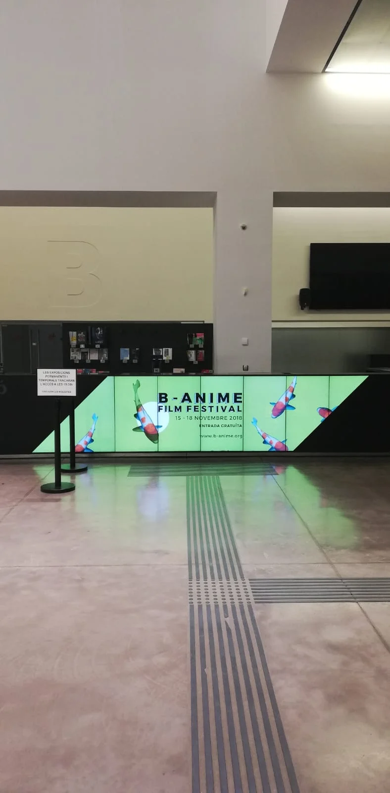  Digital para el mostrador de la entrada de HUB, museo de diseño de Barcelona, donde se proyectan las películas. 