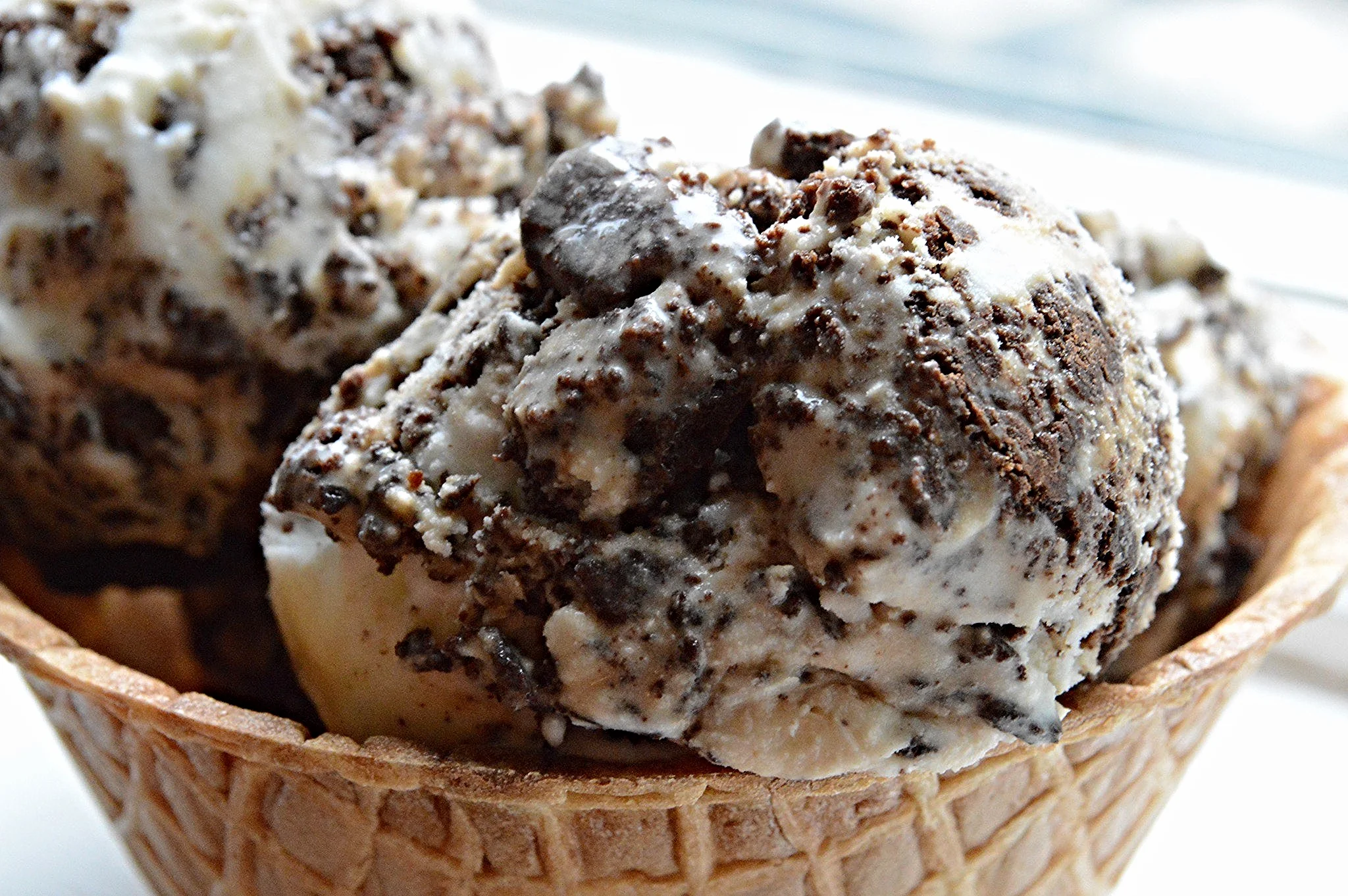 Jeni's Splendid Sweet Cream Ice Cream with Chocolate Gravel-Famous