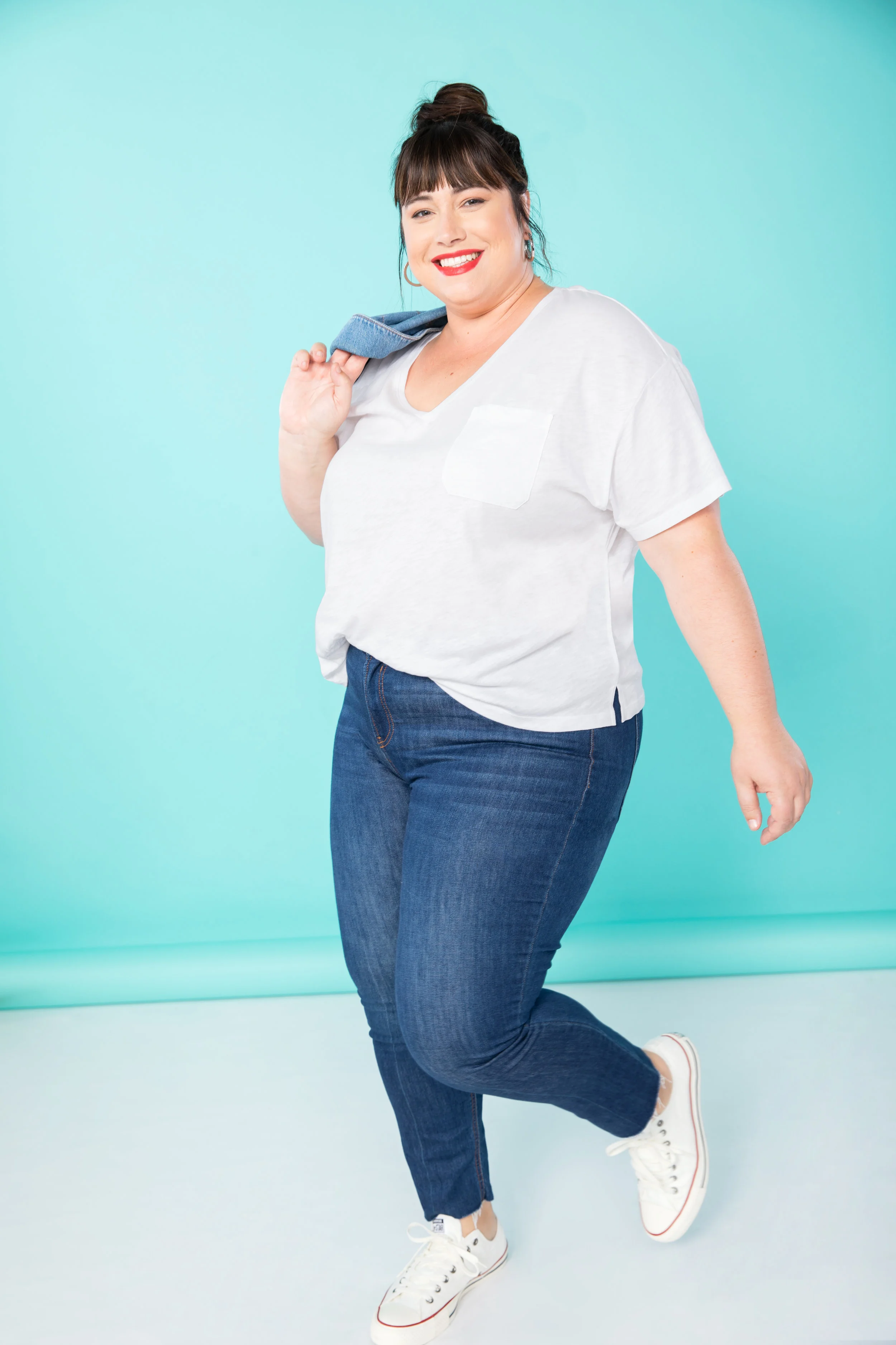 remade_dena_white_v_neck_0644.jpg