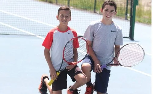 ¡DCIS Tiene a los Mejores Atletas de Tenis de Campo!