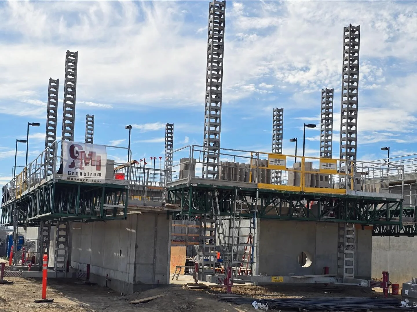 Granstrom Masonry Inc. is taking projects to new heights with our Hydro Mobile Mast Climbers.

#GranstromMasonry #HydroMobile