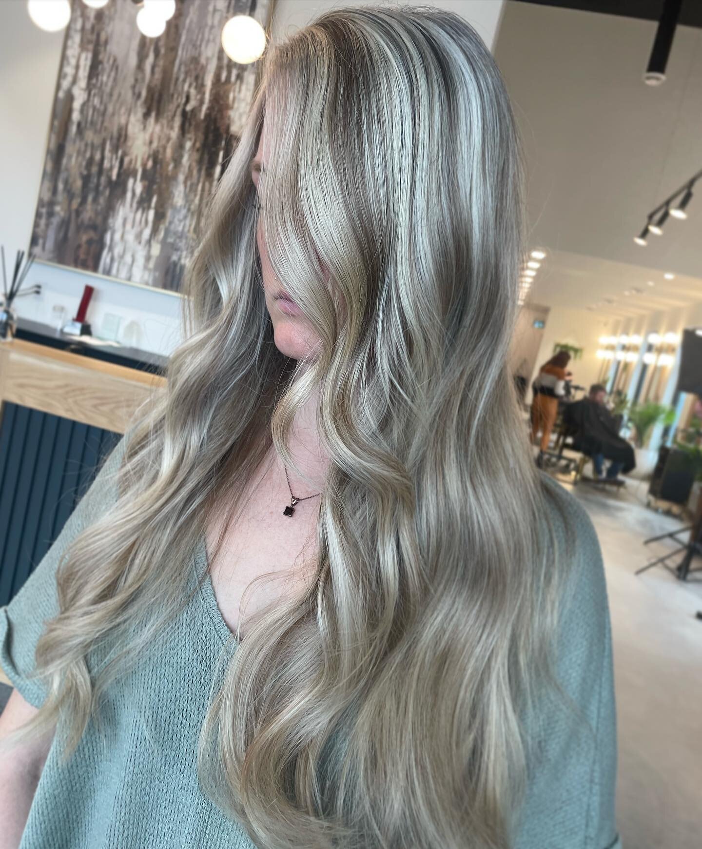 So much fun visiting with my old friend and giving her some amazing hair. 😍

#passionsbeautystudio #blonde #summerhair #longhair #behindthechair #joico #joicoblondelife #joicocolor #warman #warmansalon #summerhairgoals