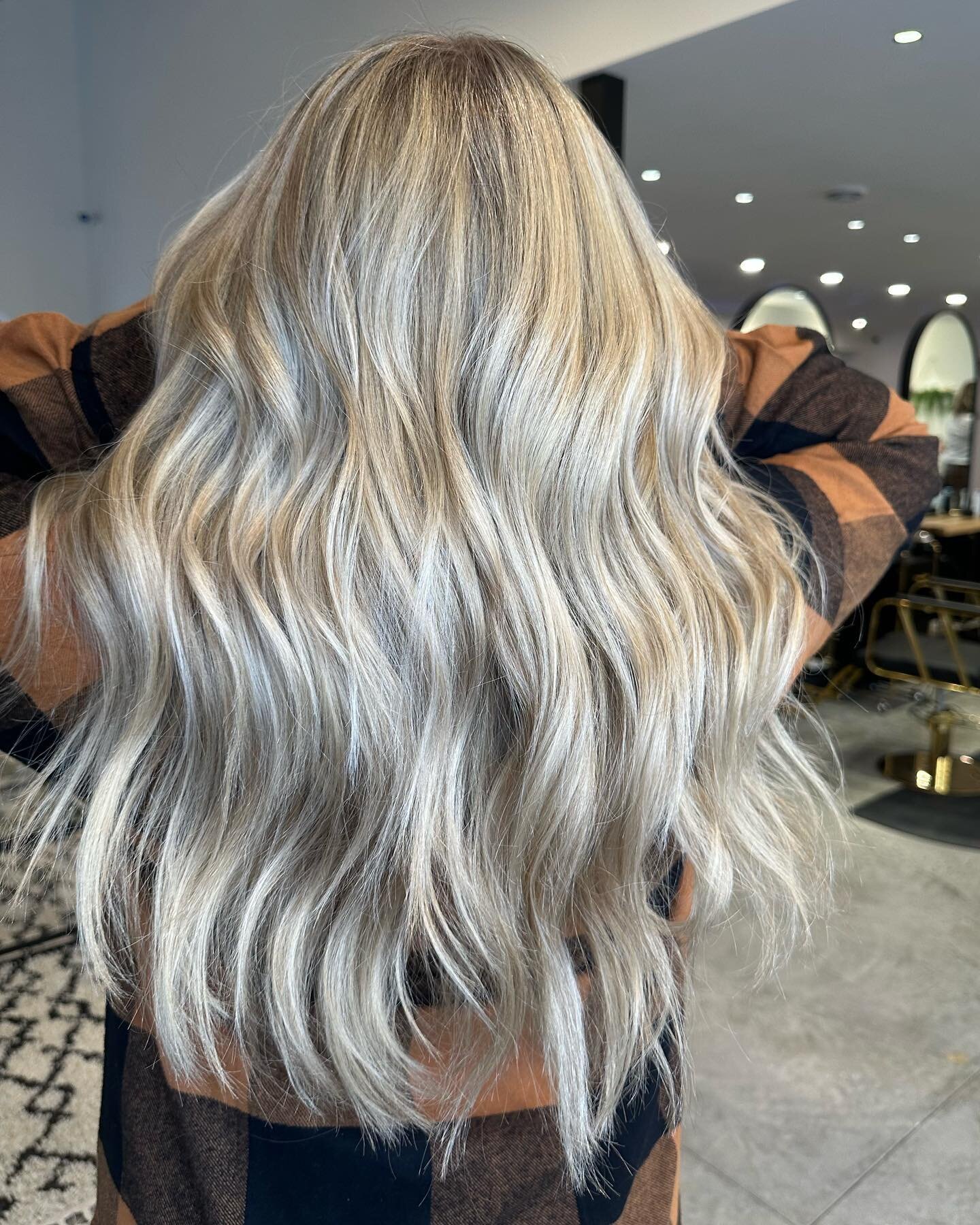 Summer glow up 😍

#blonde #blondehair #summerhair #balayage #babylights #glosstoner #passionsbeautystudio #warman #yxe #martensville #yxehair #yxehairstylist #warmanhair #warmanhairstylist #warmansalon