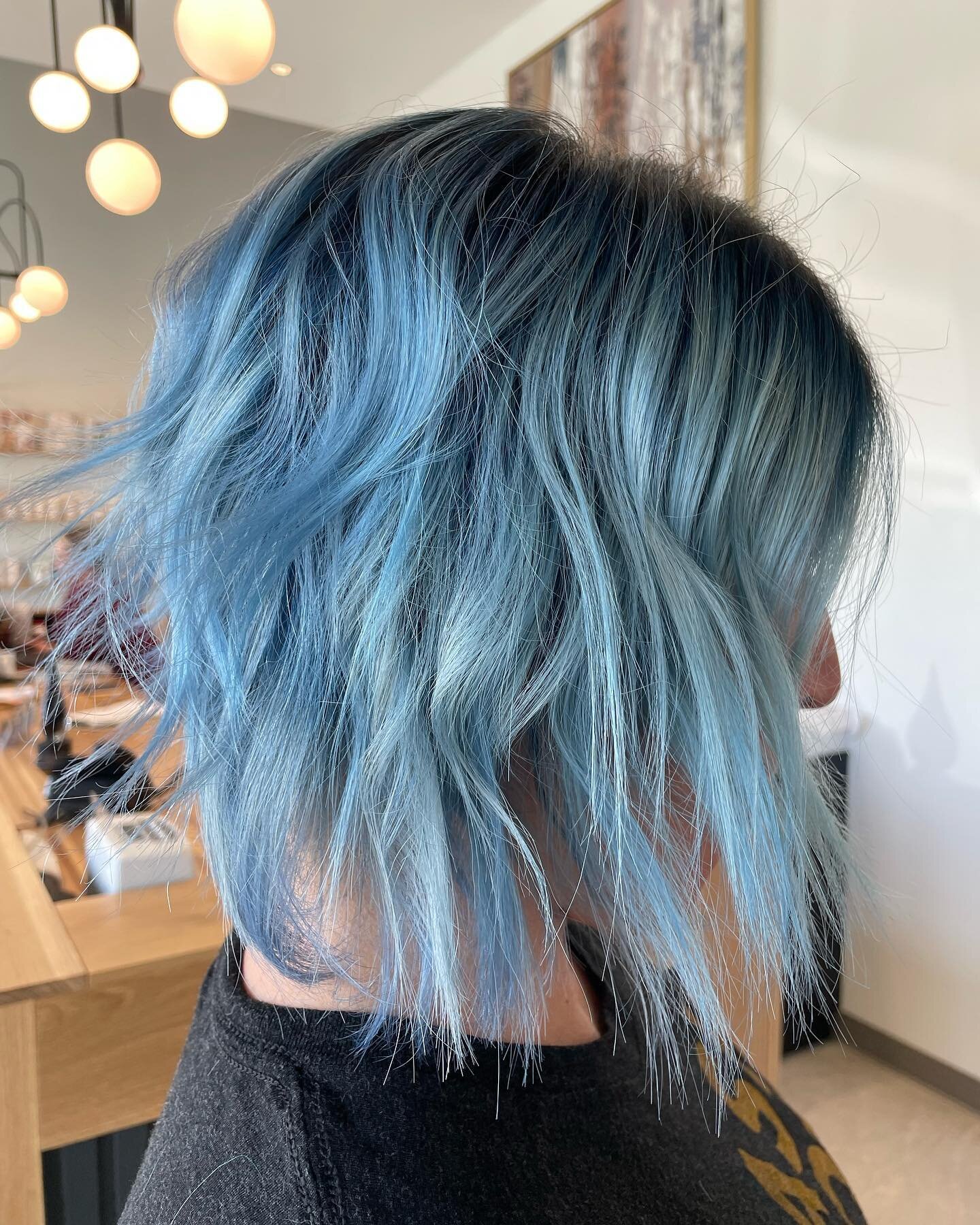 🤍💙 when your girl comes all the way from Texas for some new hair.