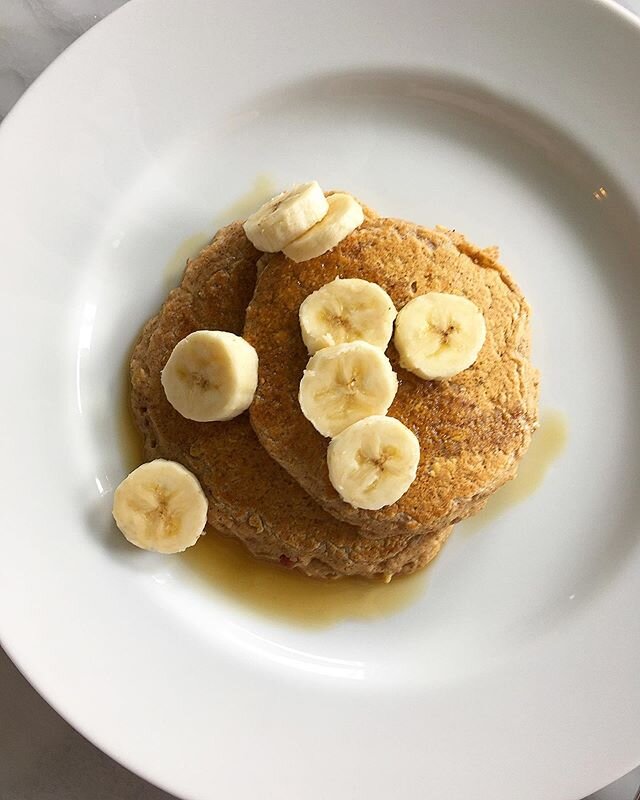 Moody pancakes. You&rsquo;re lookin at health food y&rsquo;all. Made from oat flour and completely oil and refined sugar free. I put peanut butter in between two cakes just to make you really jealous. 🍌✨🥳
.
.
.
.
.
.
.
.
.
.
.
.
.
.
.
.
.
.
.
.
#ve