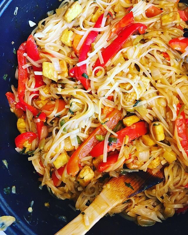 Vegan Pad Thai. 🥣🌶🥣🌶
Recipe inspired by @cookwithmanali .
.
.
.
.
.
.
.
.
.
.
.
.
.
.
.
.
.
.
.
#vegan #vegansofig #veganfood #crueltyfree #veganaf #veganbabe #vegandinner #quarantine2020 #foodstagram #veganfoodporn #veganfoodshare #veganforthean