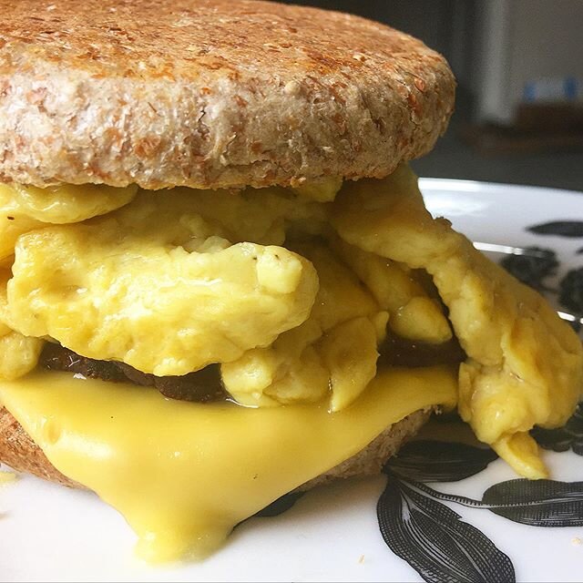 &ldquo;Bacon&rdquo; &ldquo;egg&rdquo; and &ldquo;cheese&rdquo; breakfast sandwich! 
How to:
Whisk @justeggofficial with a touch of @oatly milk, salt and pepper and #kalanamak aka black salt (this is what gives it that eggy taste. Cook in non stick pa