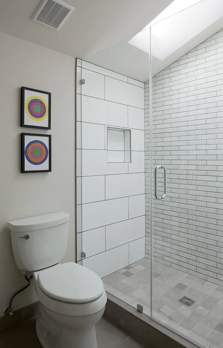 upstairs bathE.jpg