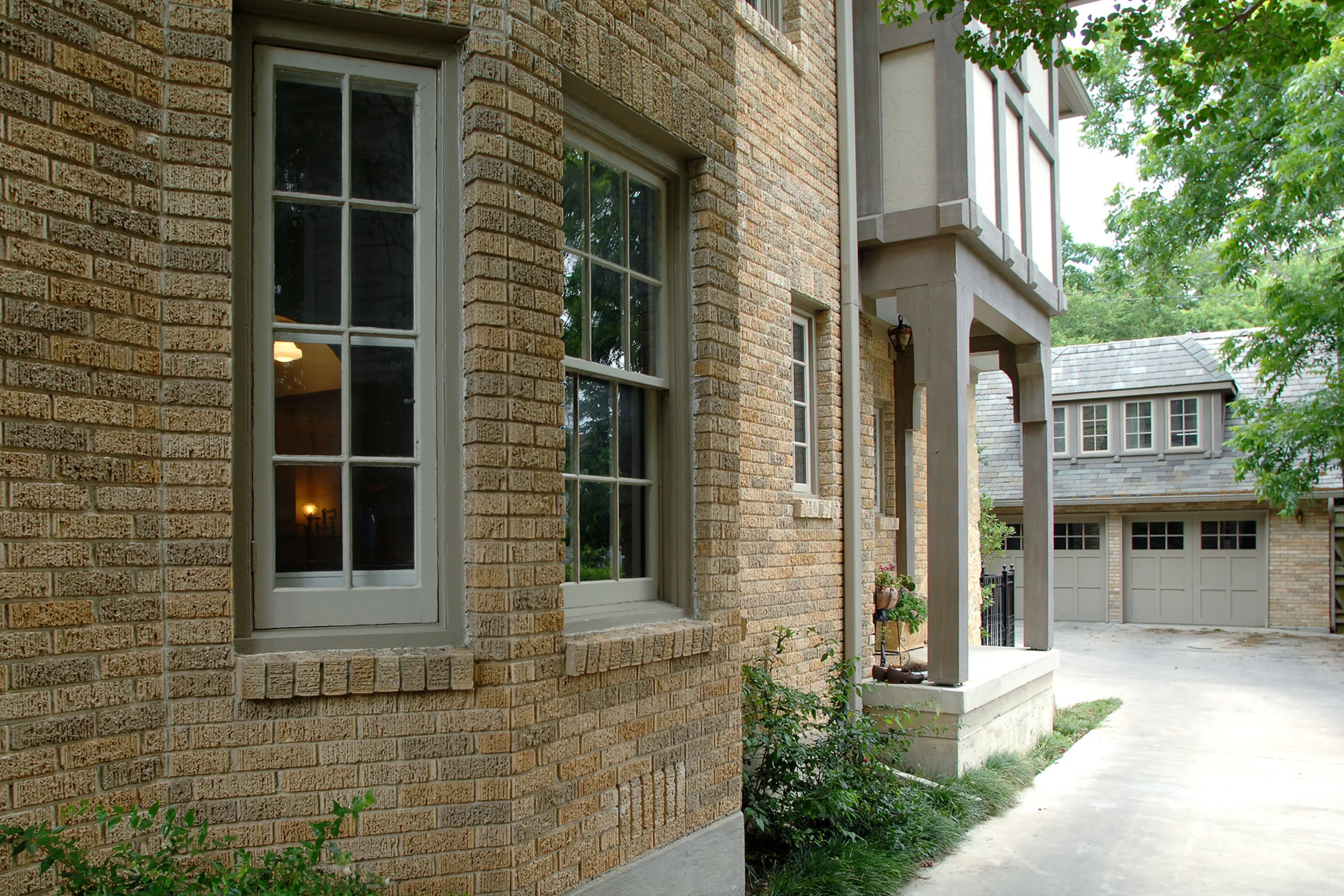 Bush_facade_2-1.jpg