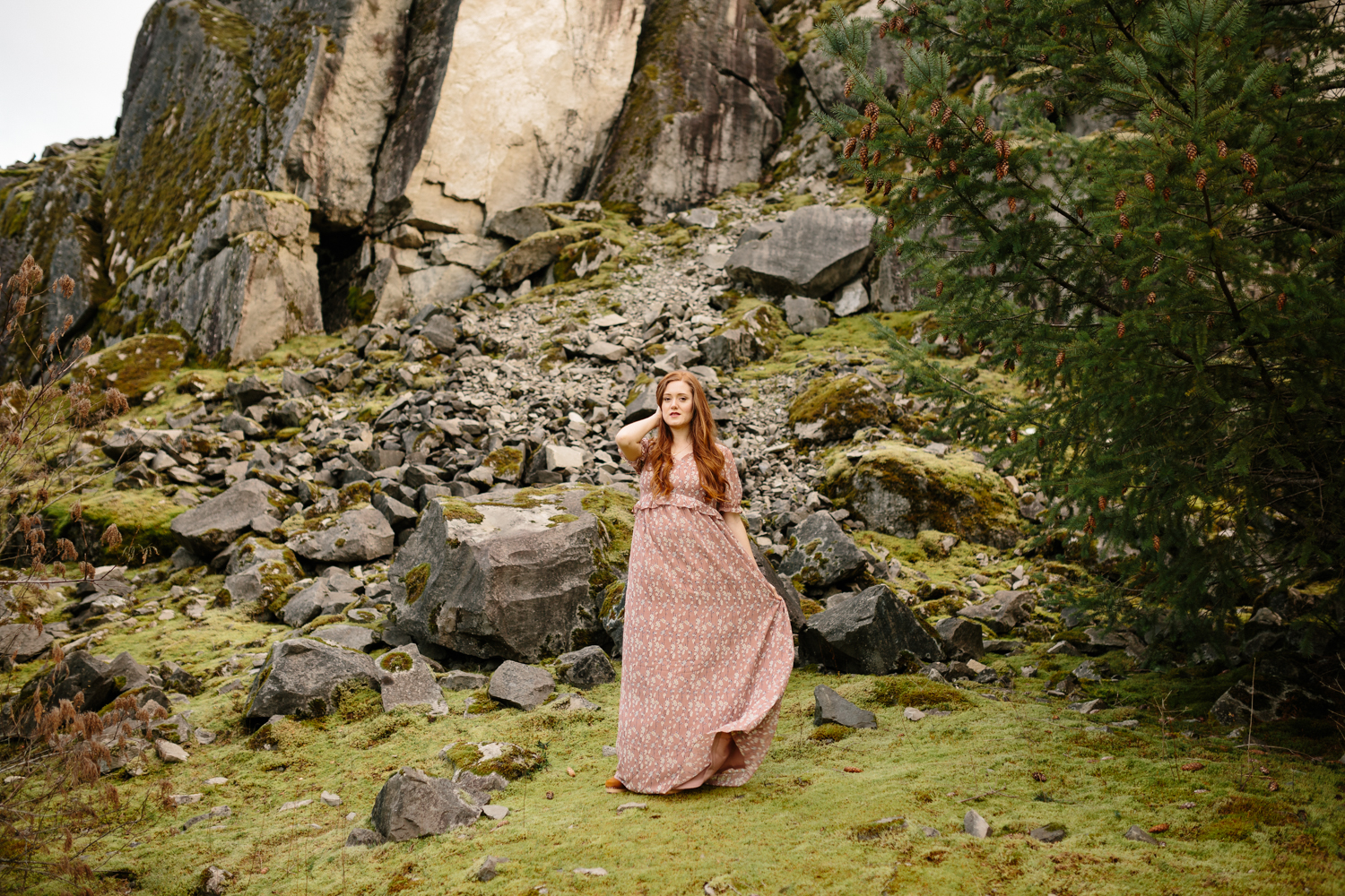 Portrait of a beautiful red-haired woman in the Columbia River G