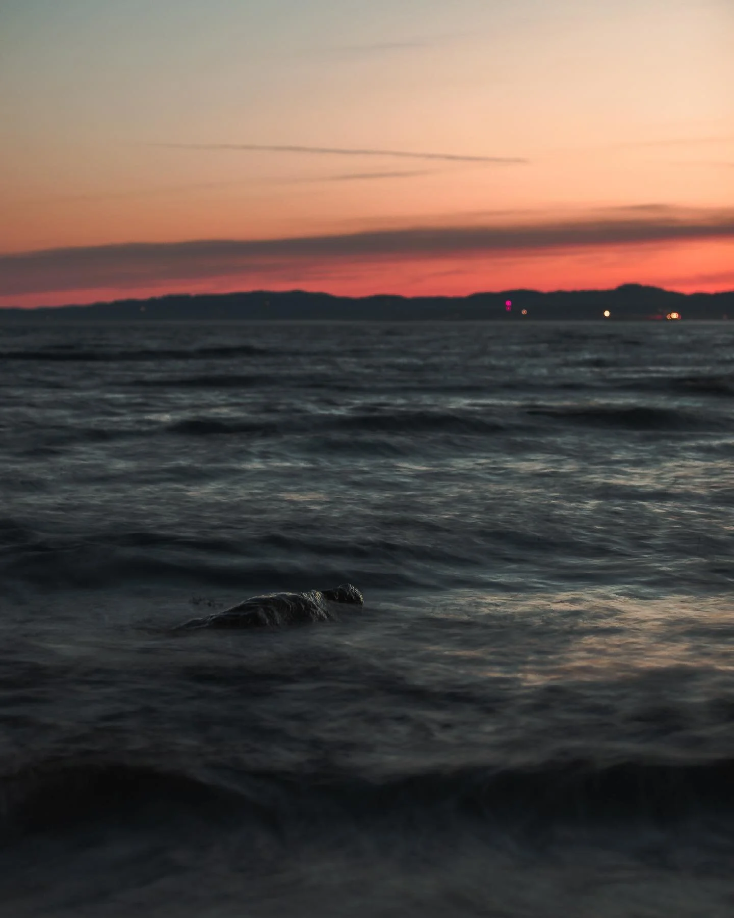 You have no idea how many pictures I took of this single rock in the ocean. How long I spent going between those photos trying to figure out which was the best one... Were the other pictures better? Did I choose the right one? #NotGoingCrazy
.
.
.
.
