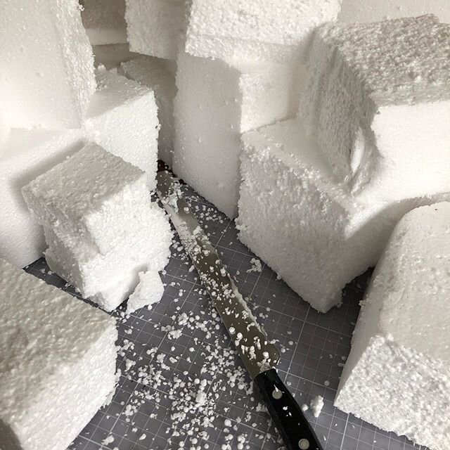 Putting the bread knife to good use. I think. Turned out to be kind of messy but a very long term/slow burn project finally underway.
#modelmaking #polystyrenefoam #cube #wip