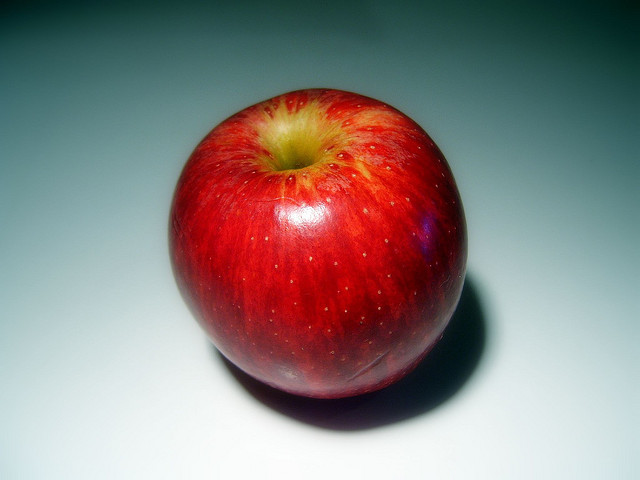 Apple by orangeacid is licensed under https://creativecommons.org/licenses/by/2.0/legalcode