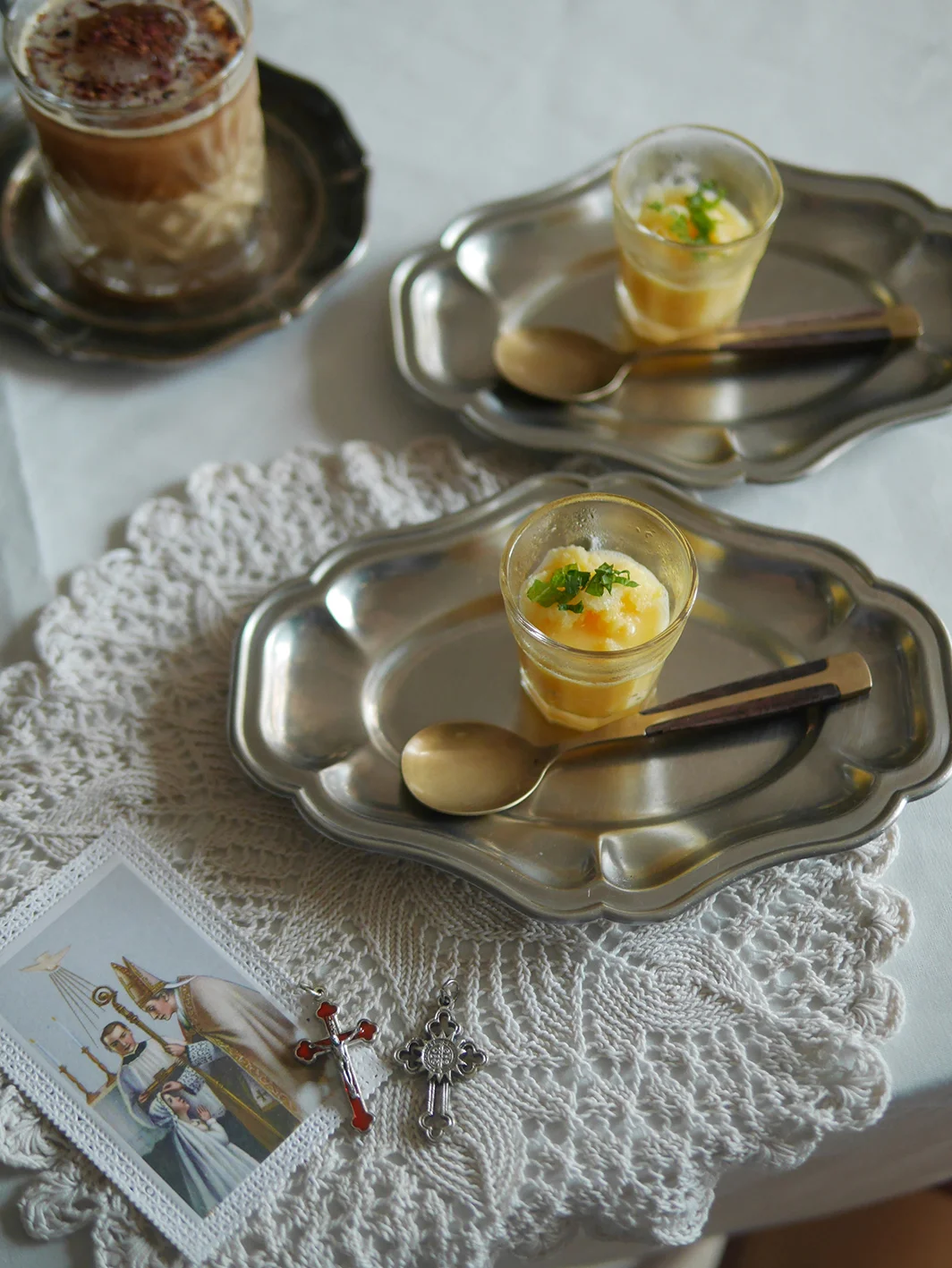 「柳橙冰沙 Lorbete de naranja」 採用新鮮柳橙製作而成,來自西班牙的古代甜點,據說從西班牙傳至意大利西西里島,是夏季歐洲各地的珍品。