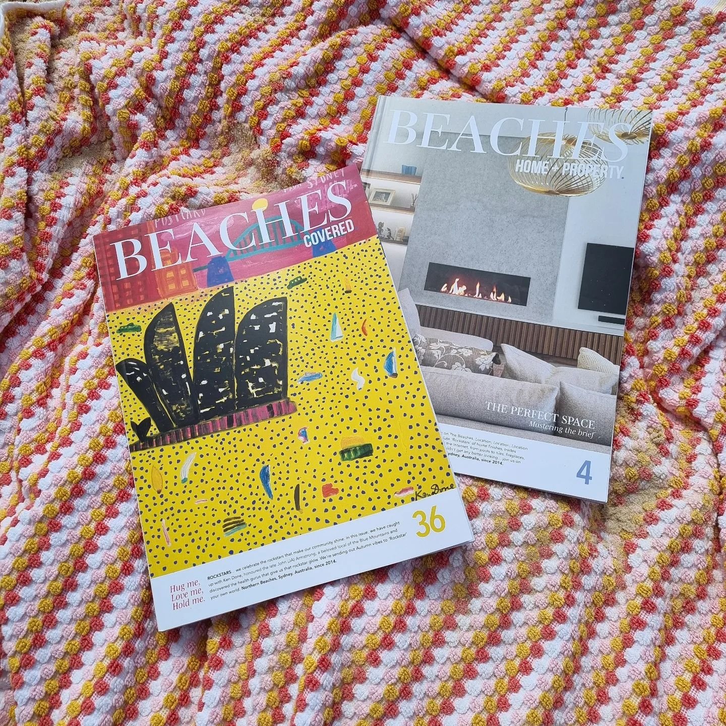 Chillin ⛱️ reading my @beachescovered Autumn mag while the kids are playing on the beach