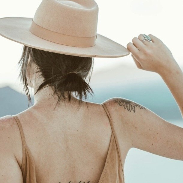 Sunshine is awesome &ndash; skin cancer isn't. 🏖️ Book your skin check at Northern Beaches Skin Cancer Clinic in Warriewood. Early detection is key and now is a great time of the year to check up on your skin. @nbskincancerclinic 
#BeachesLife #Skin
