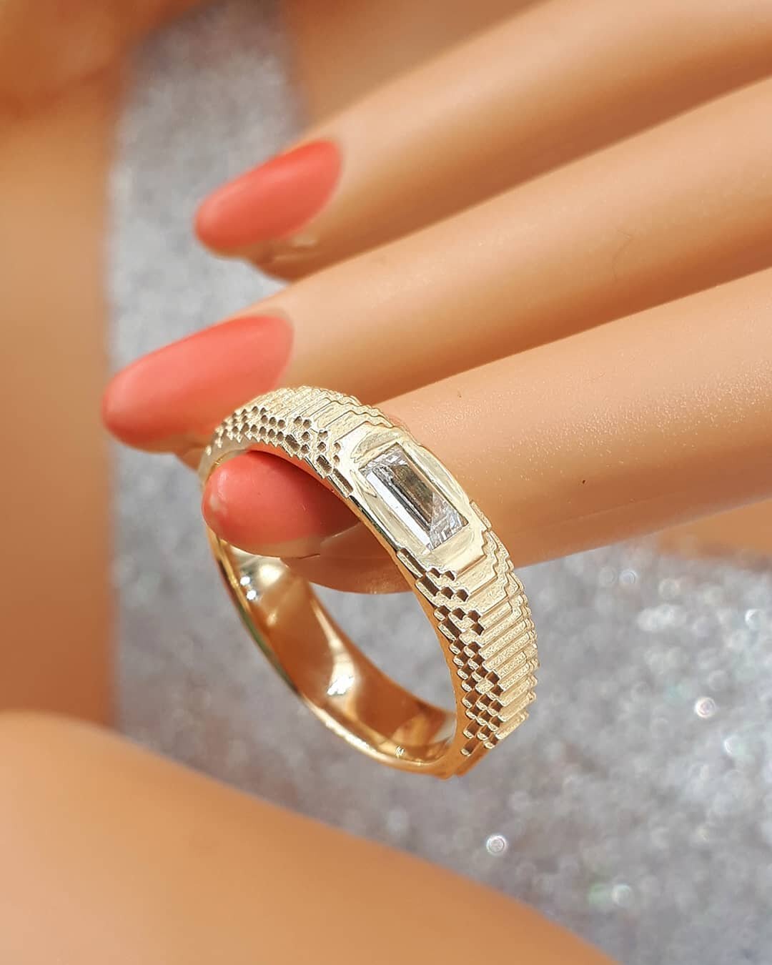 ☆ Glitched gold 5mm ring with a diamond baguette set upside down 🙃☆
.
Now @tomflondon 
.
#solidgold #glitchcore #altbride #altjewels #artjewels #weddingring #mensweddingring  #mensjewelry #unisexjewellery #diamondring #pixel #recycledgold