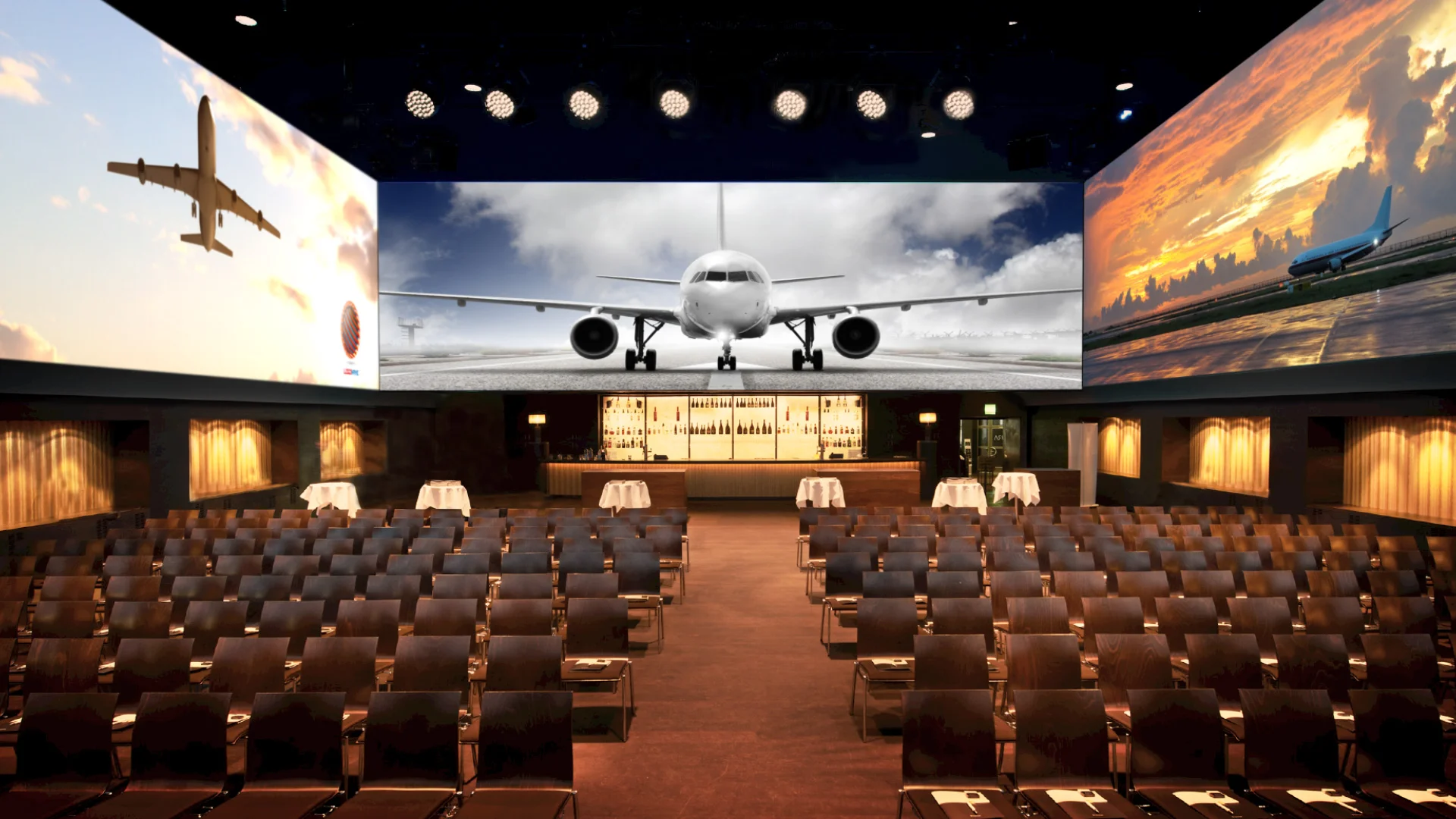 Eventlocation mit 360° Projektion auf einer 400m2 Leinwand mit modernem Suround-Soundsystem. Quelle: Aura Zürich