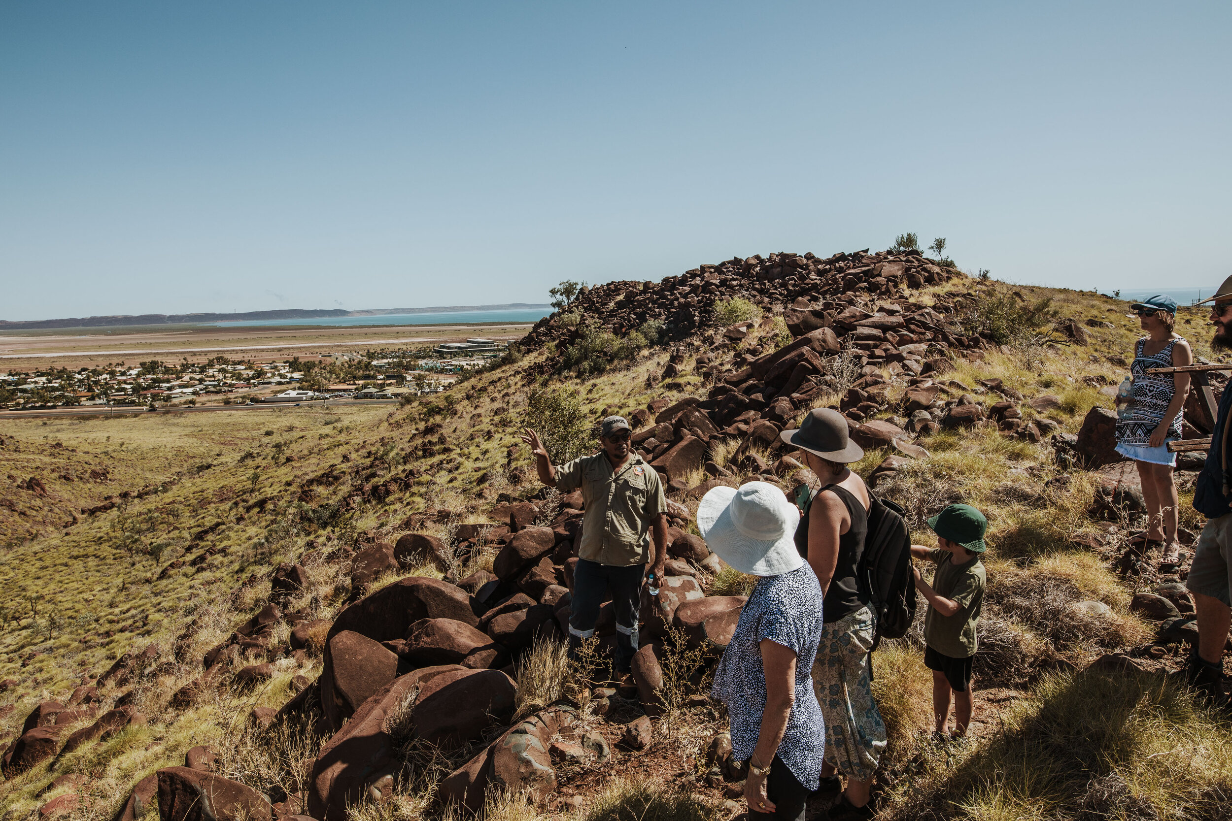  Clinton tells a story at Yaburara Heritage Trail. 