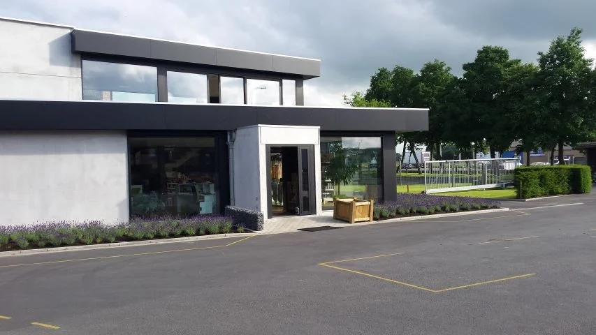 bureau met lavendel (Small) 1.jpg