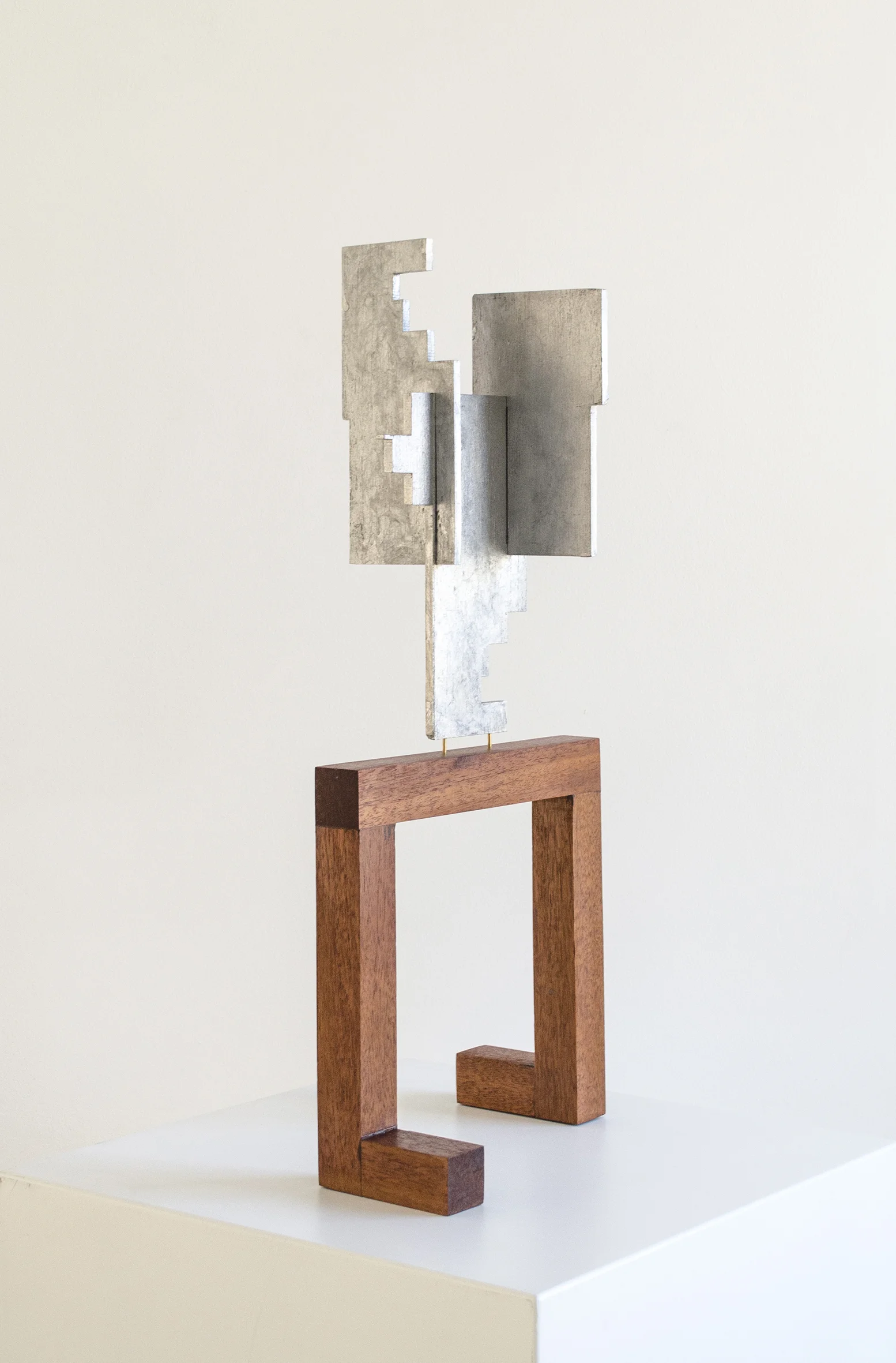  Flat-pack Architecton_Aluminium cast and reclaimed wood support_57x17x15cm_2015 