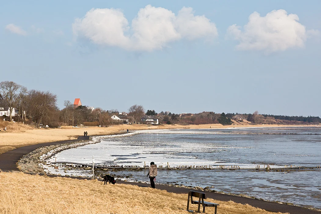 Spaziergänger am Watt, Sylt 2013