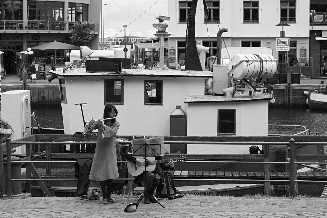 Strassenmusikantinnen, Warnemuende 2012