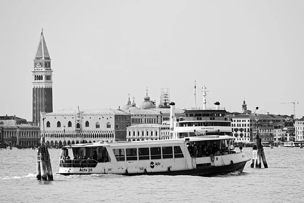 Vaporetto vor San Marco, Venedig 2012