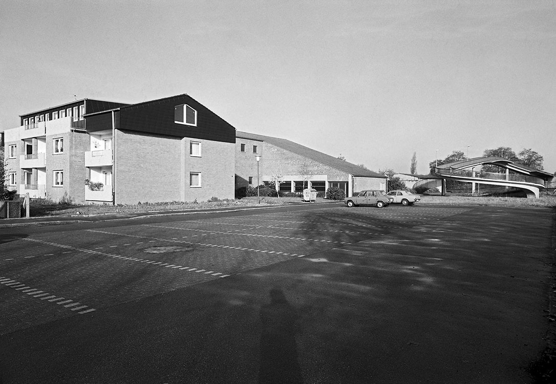 Kewerstrasse, Wohnhaus, Kirche St.Hildegard, 1978