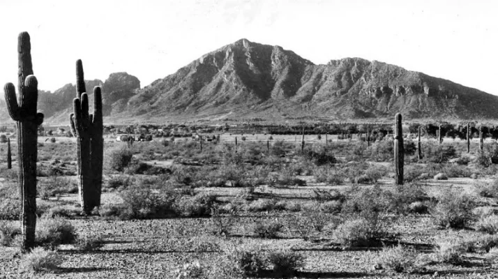 Camelback_Mountain_1930s.jpg