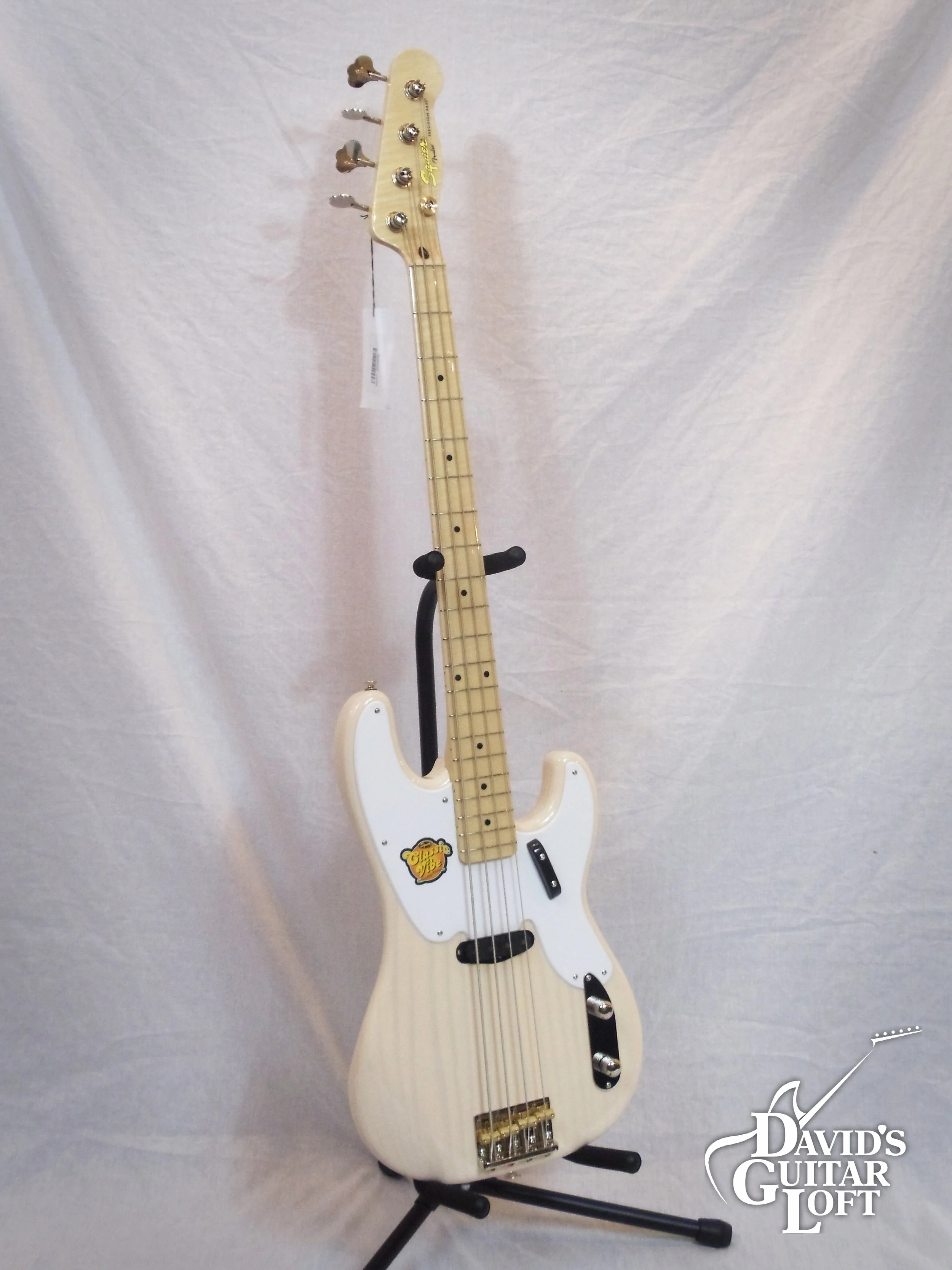 FenderSquireVintageModPBassAngle1.jpg