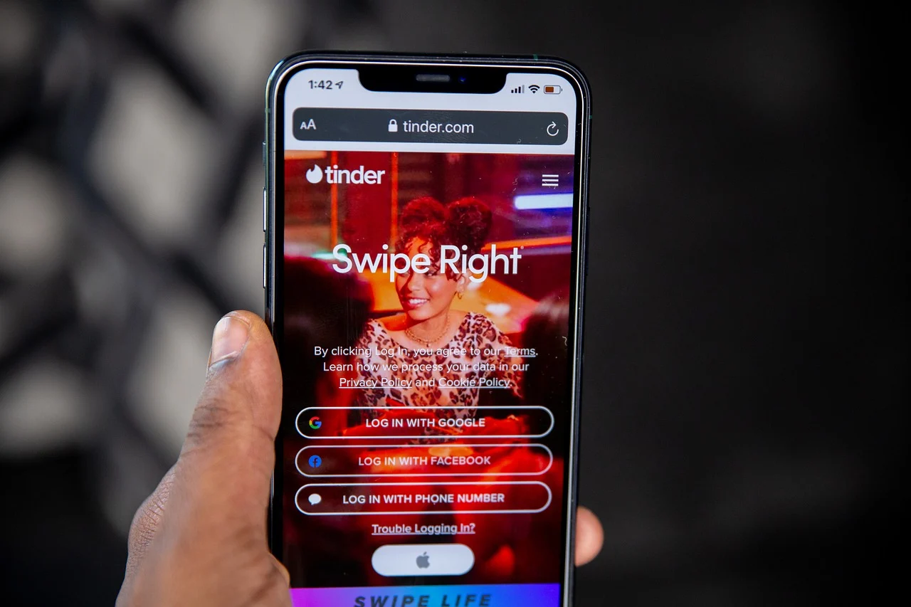 Tinder and Romance: Let the Sparks Fly!