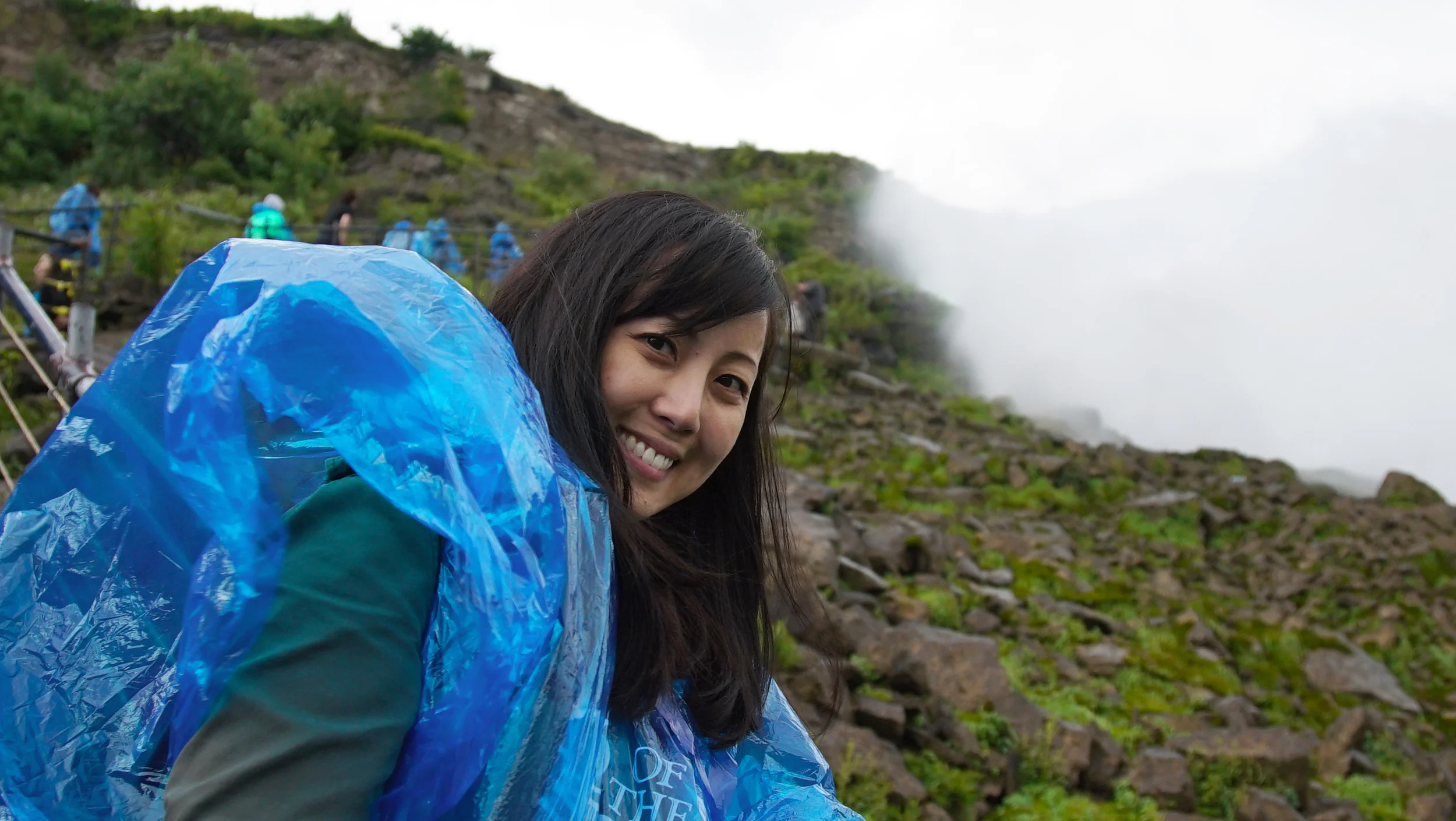 *Smiles* at Niagara Falls ! My first time. Yes, I'm probably the only Korean American that never came here before! Just ignore the blue plastic around me though. Doesn't quite go with my look, but had to wear it obviously.