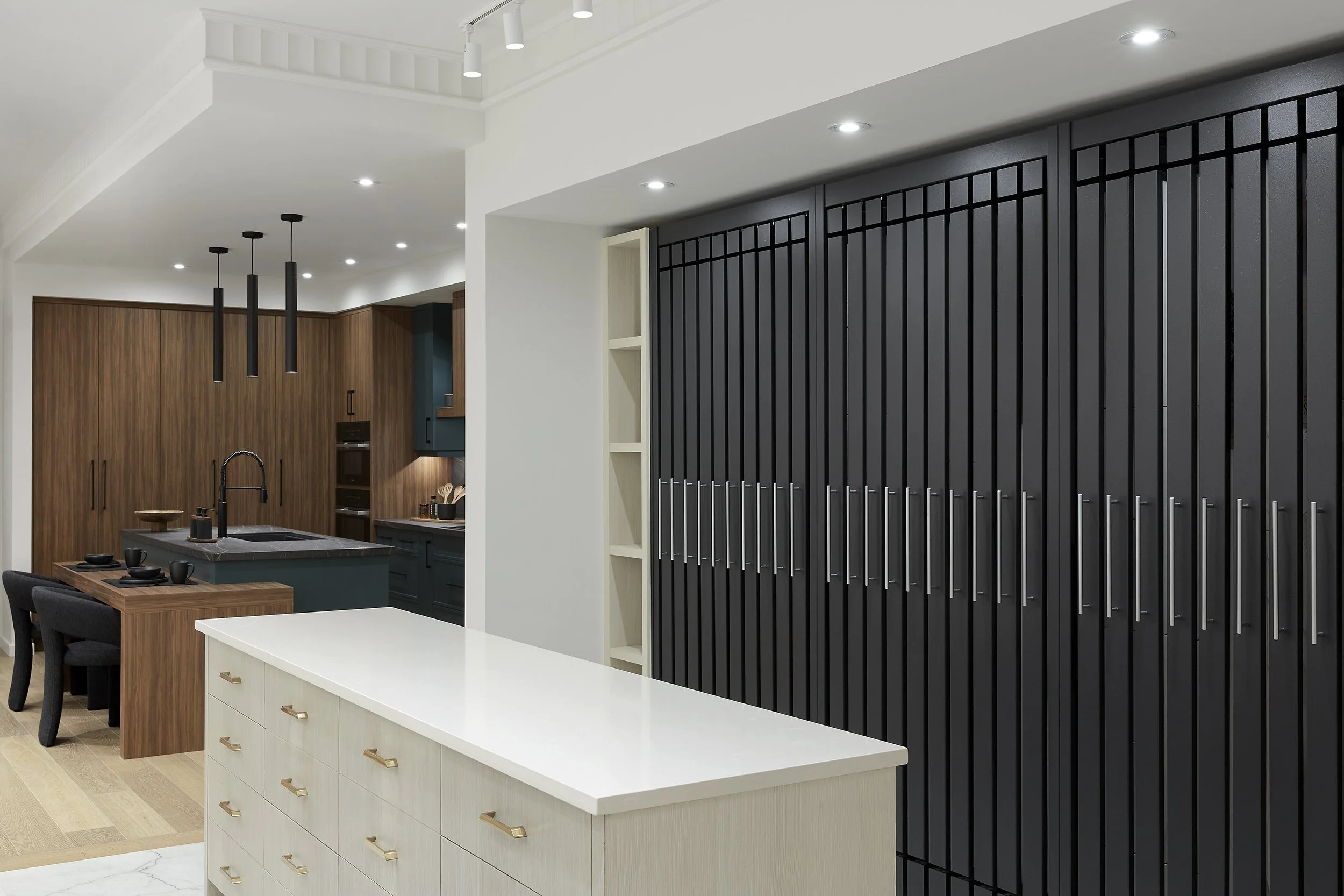 Treasure Hill Decor Studio showroom displaying custom kitchens with modern cabinetry, quartz countertops, premium finishes, integrated appliances, and styled details showcasing quality and craftsmanship.