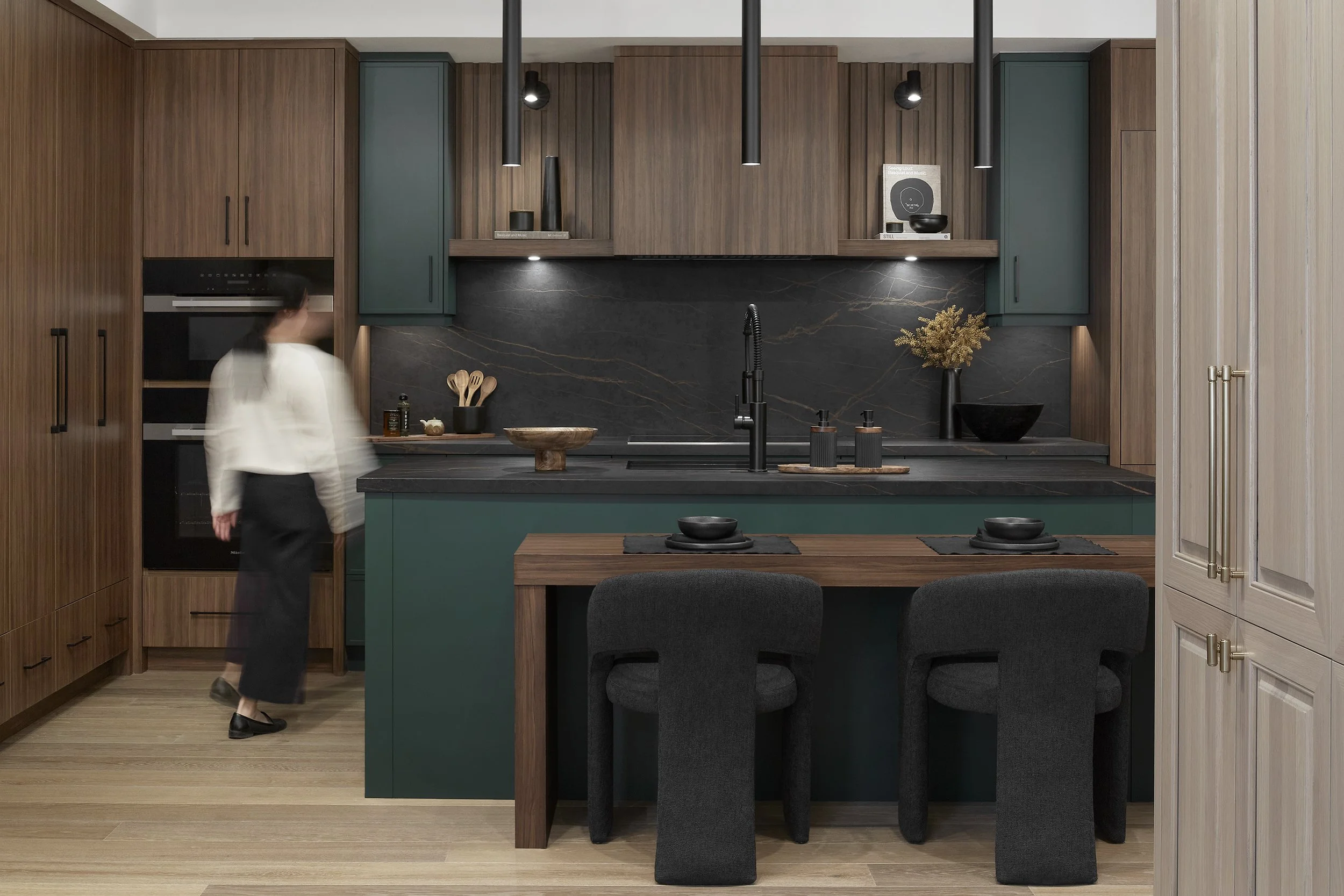 Treasure Hill Decor Studio showroom displaying custom kitchens with modern cabinetry, quartz countertops, premium finishes, integrated appliances, and styled details showcasing quality and craftsmanship.