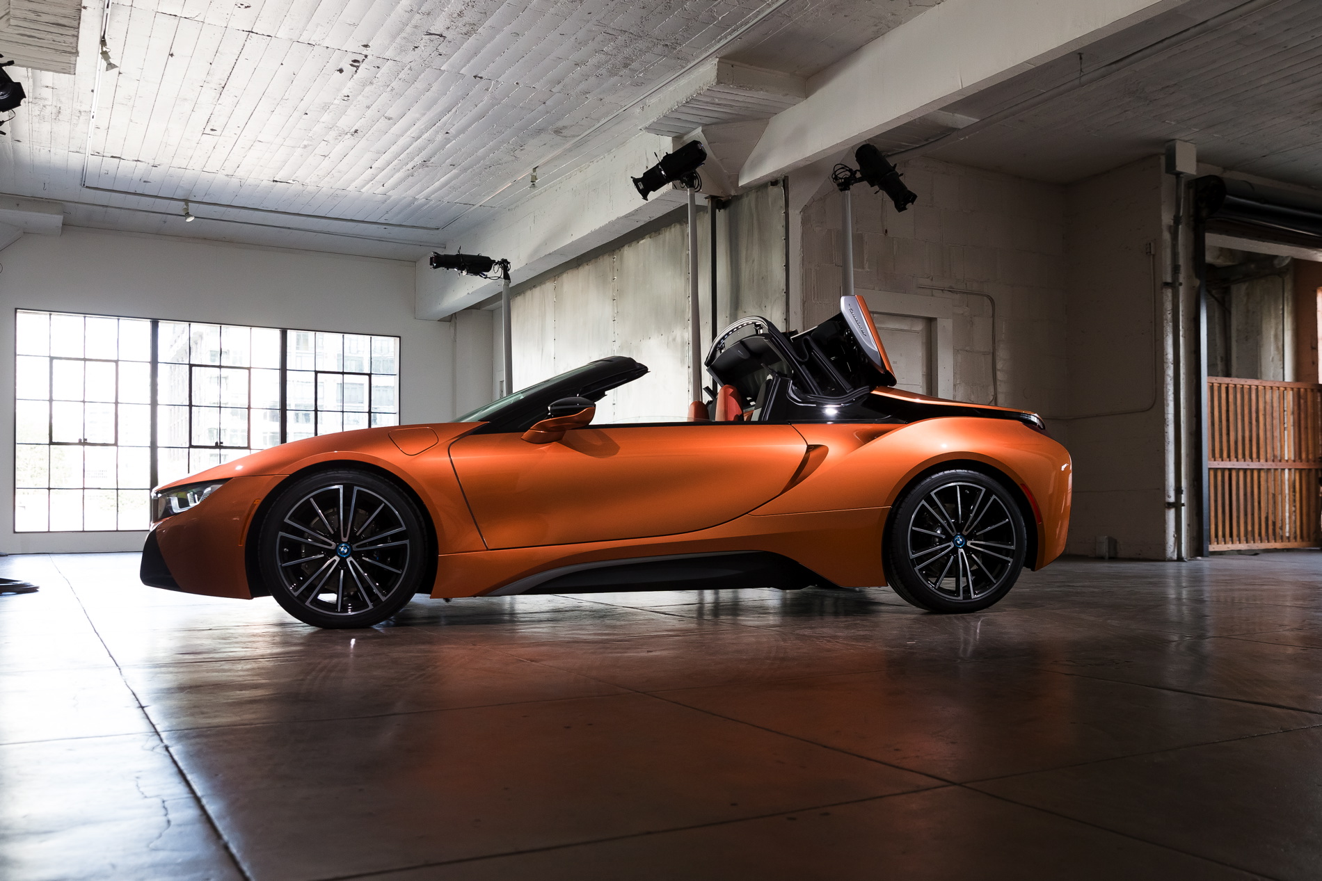 2018-BMW-i8-Roadster-20.jpg