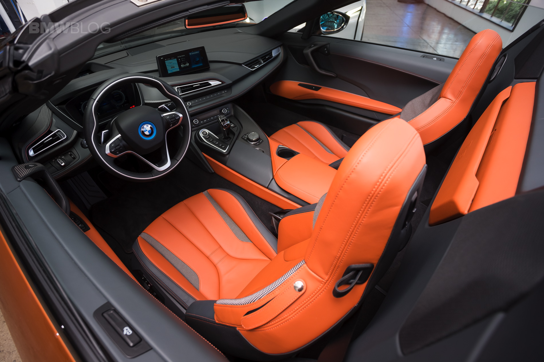 2018-BMW-i8-Roadster-19.jpg