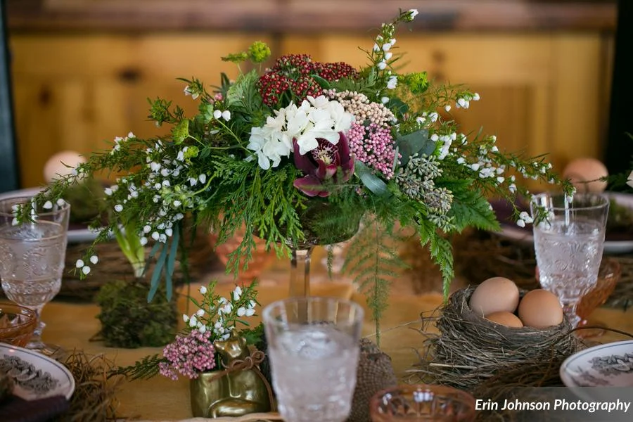 We loved this refreshing take on a holiday-centric tablescape!