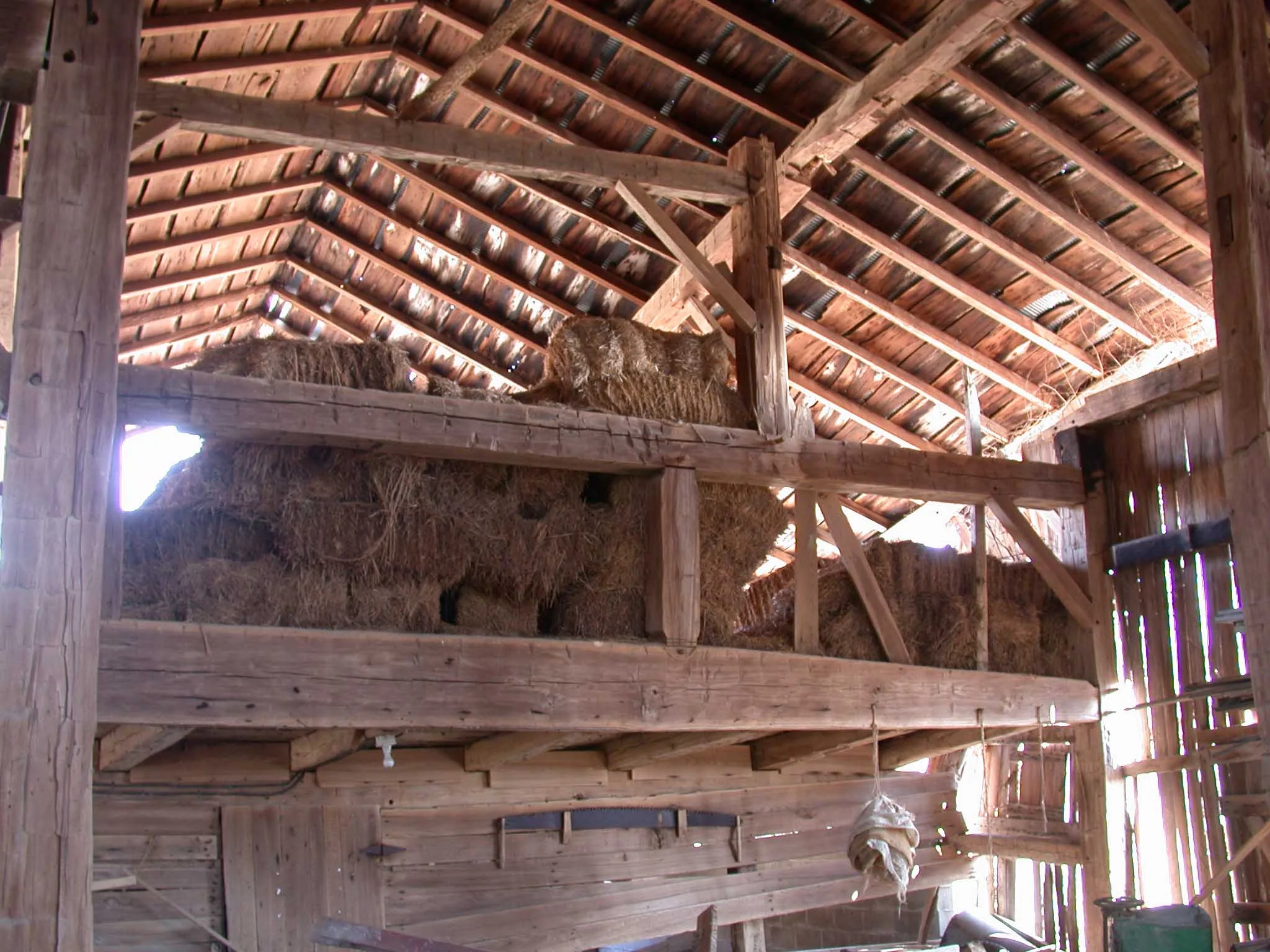 cabin and narwold barn pics 019.jpg