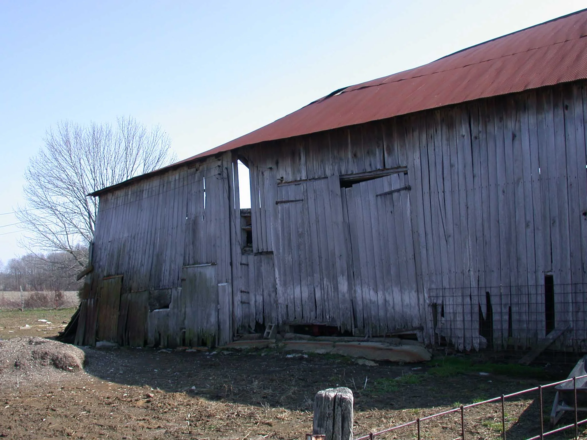 cabin and narwold barn pics 029.jpg