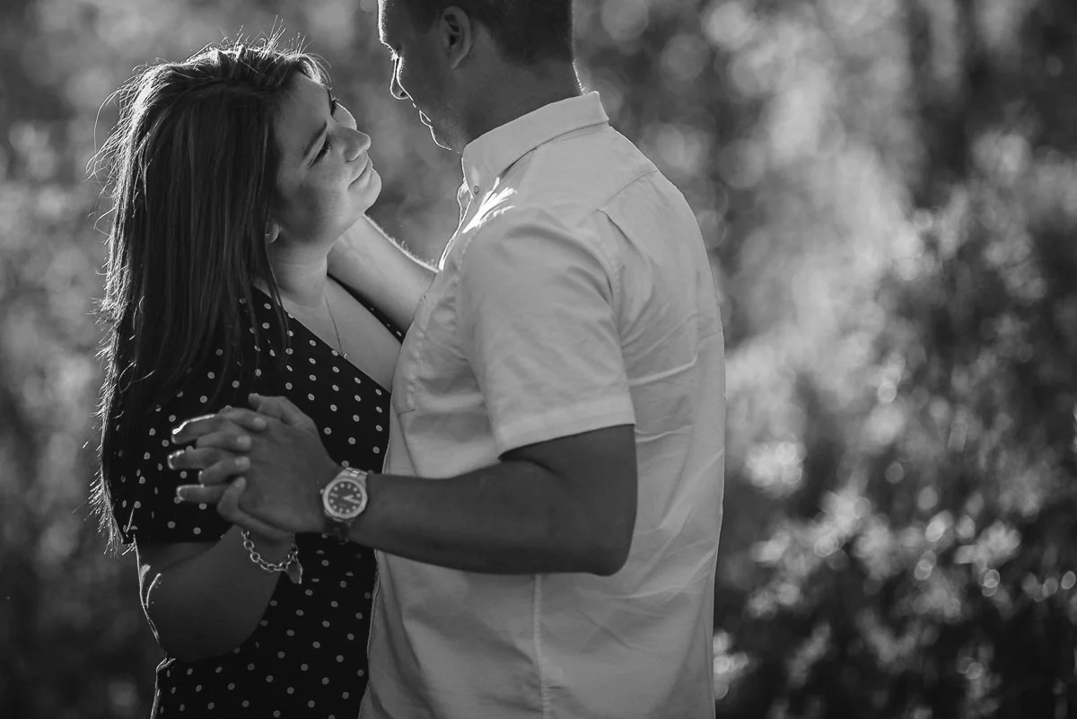 0004-winnipeg-engagement -photos-assiniboine-forest.jpg