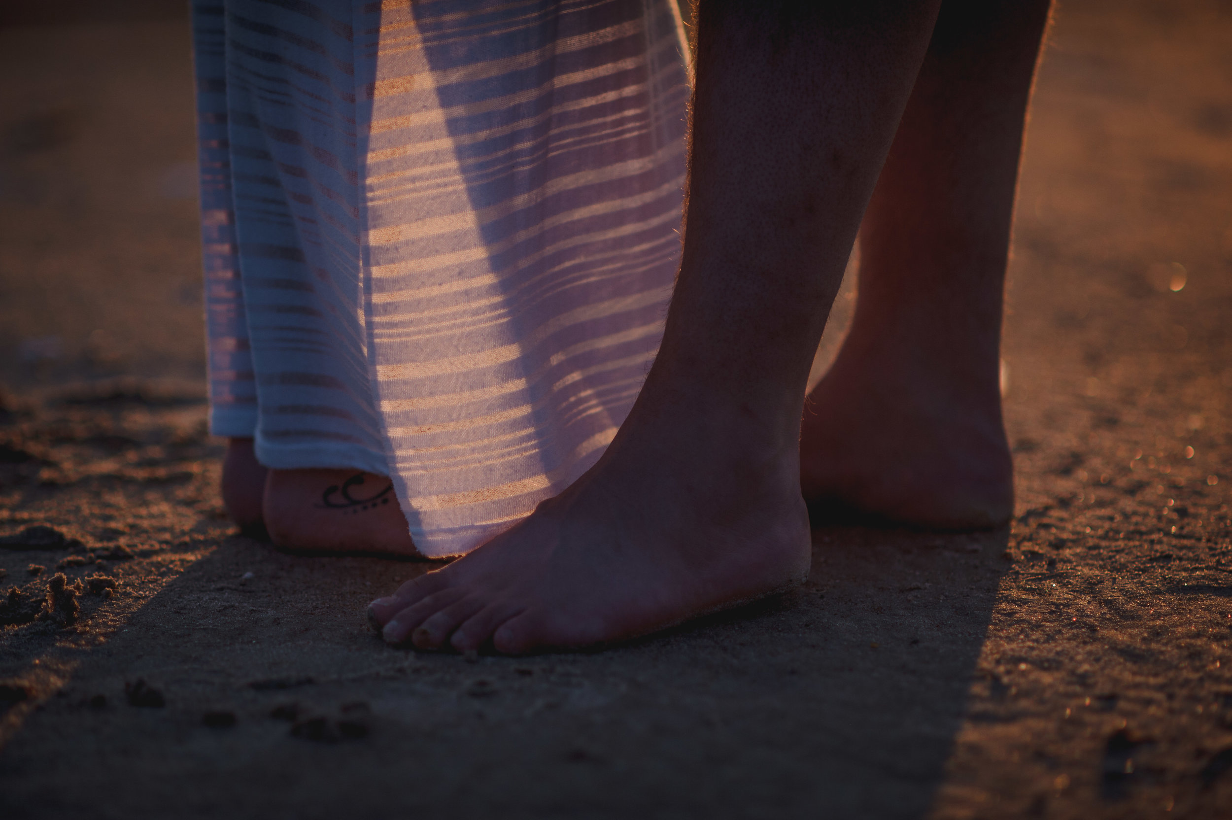 Victoria+Steven_Engaged_GrandBeach(C)-13.jpg